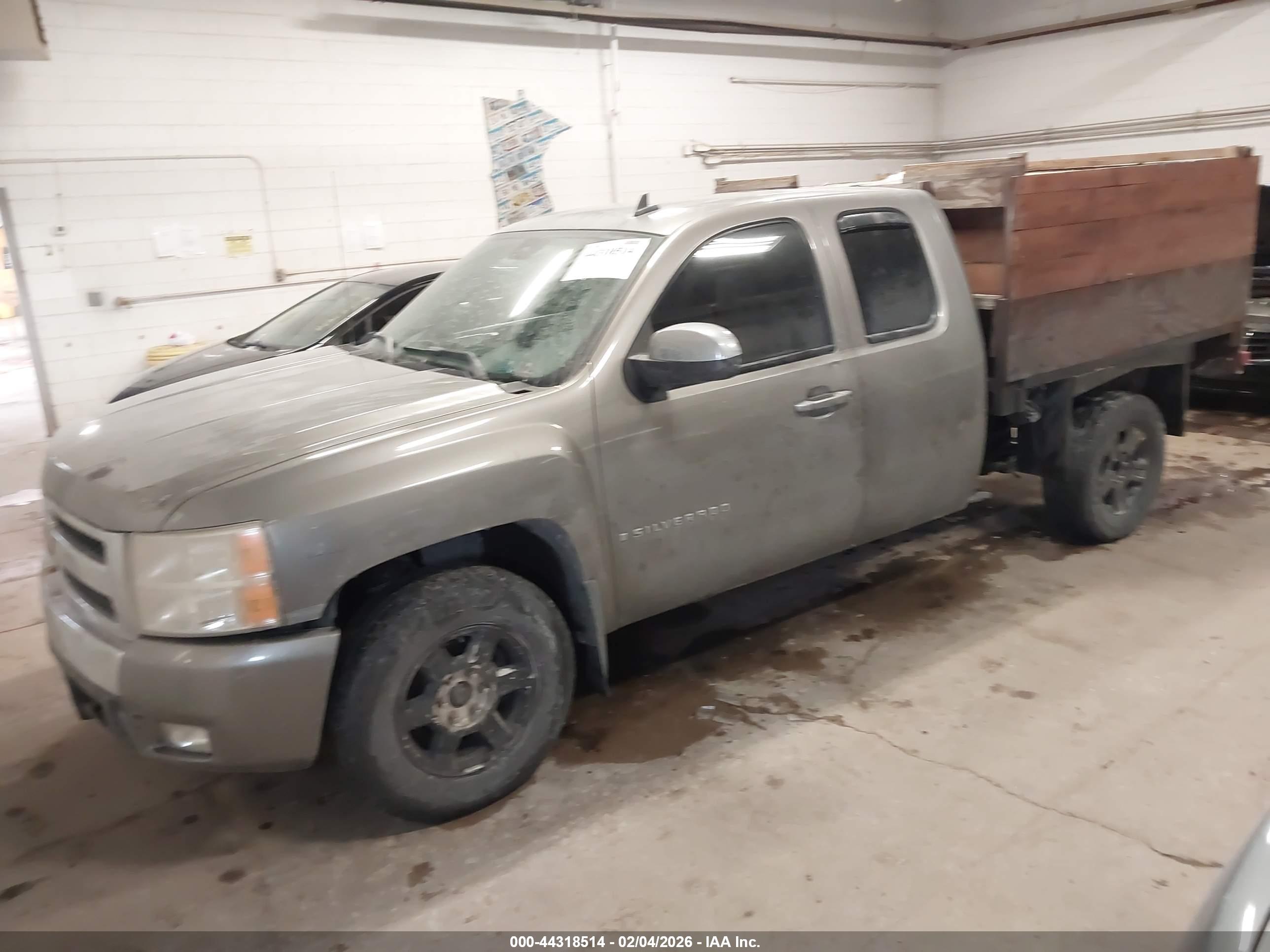 CHEVROLET SILVERADO image 2