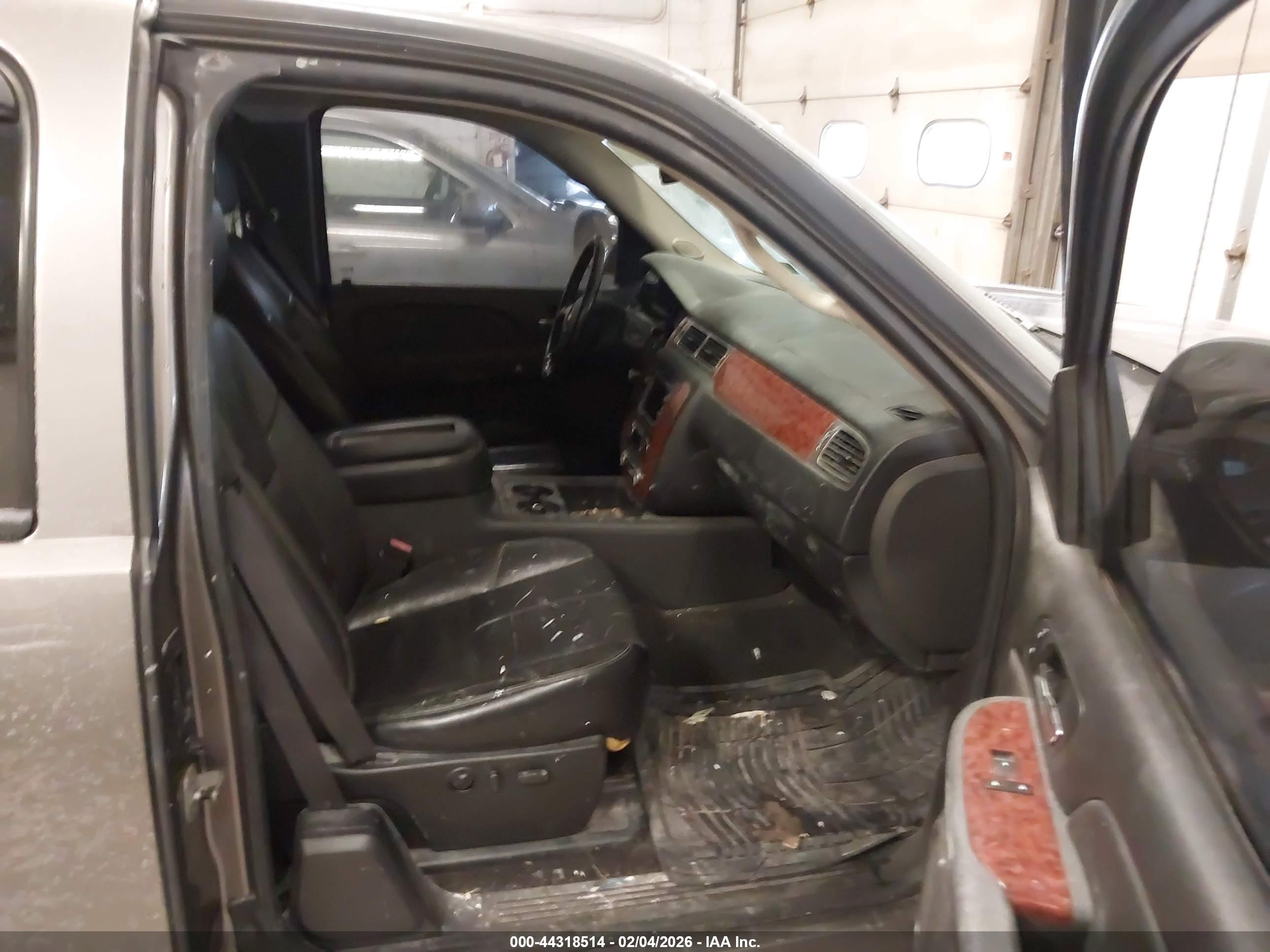 CHEVROLET SILVERADO image 5