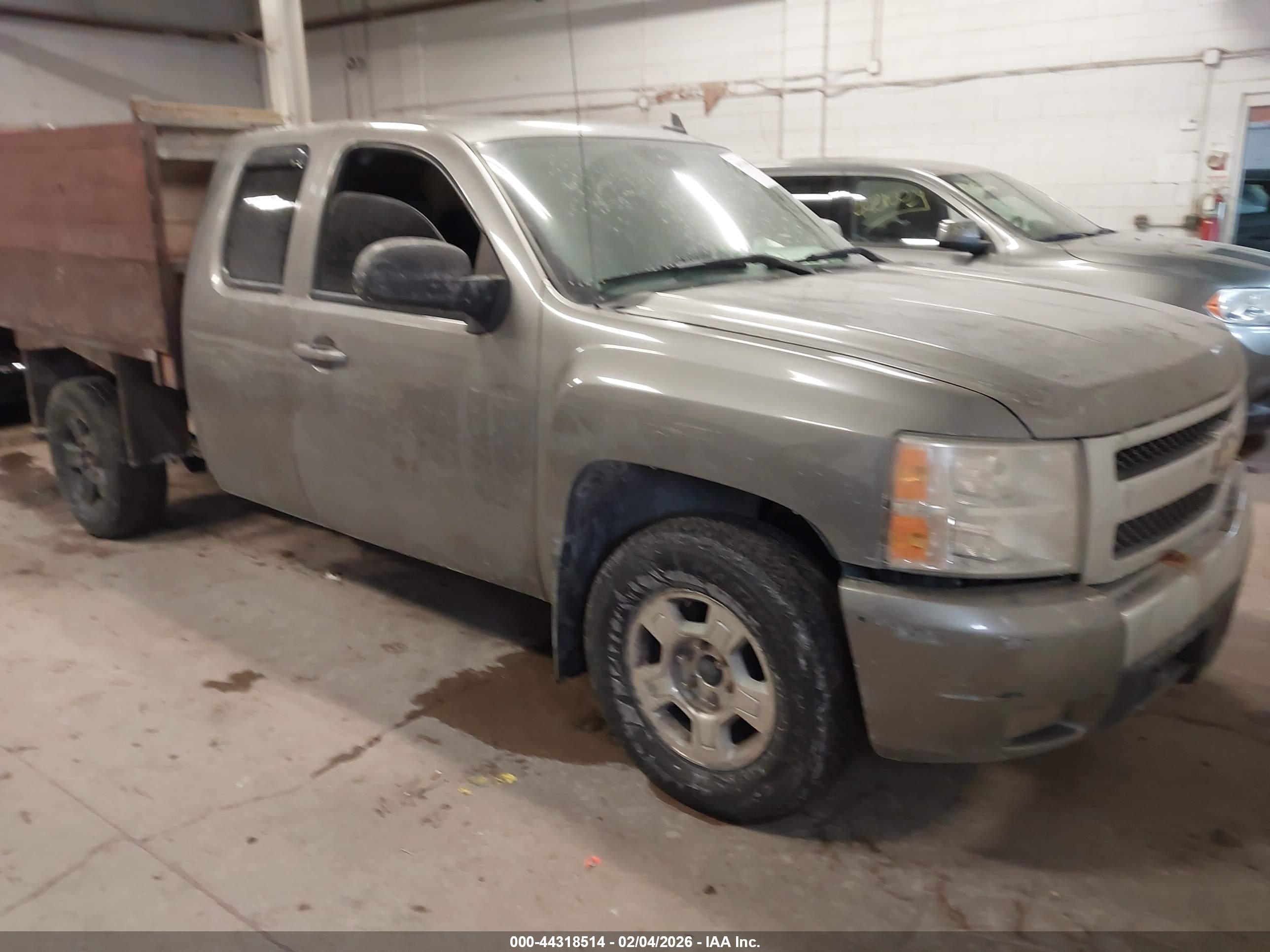 CHEVROLET SILVERADO image 6