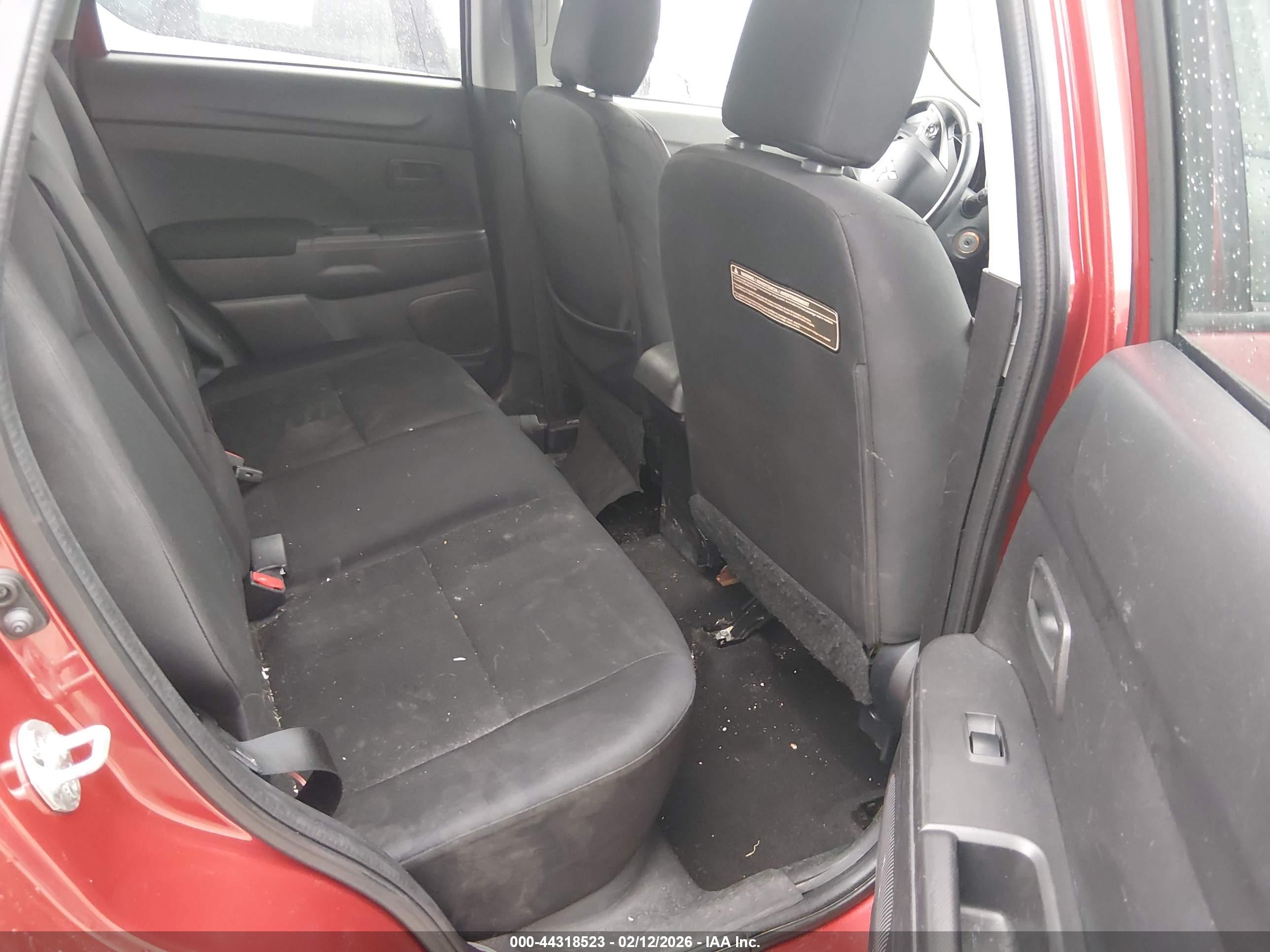 MITSUBISHI OUTLANDER image 8