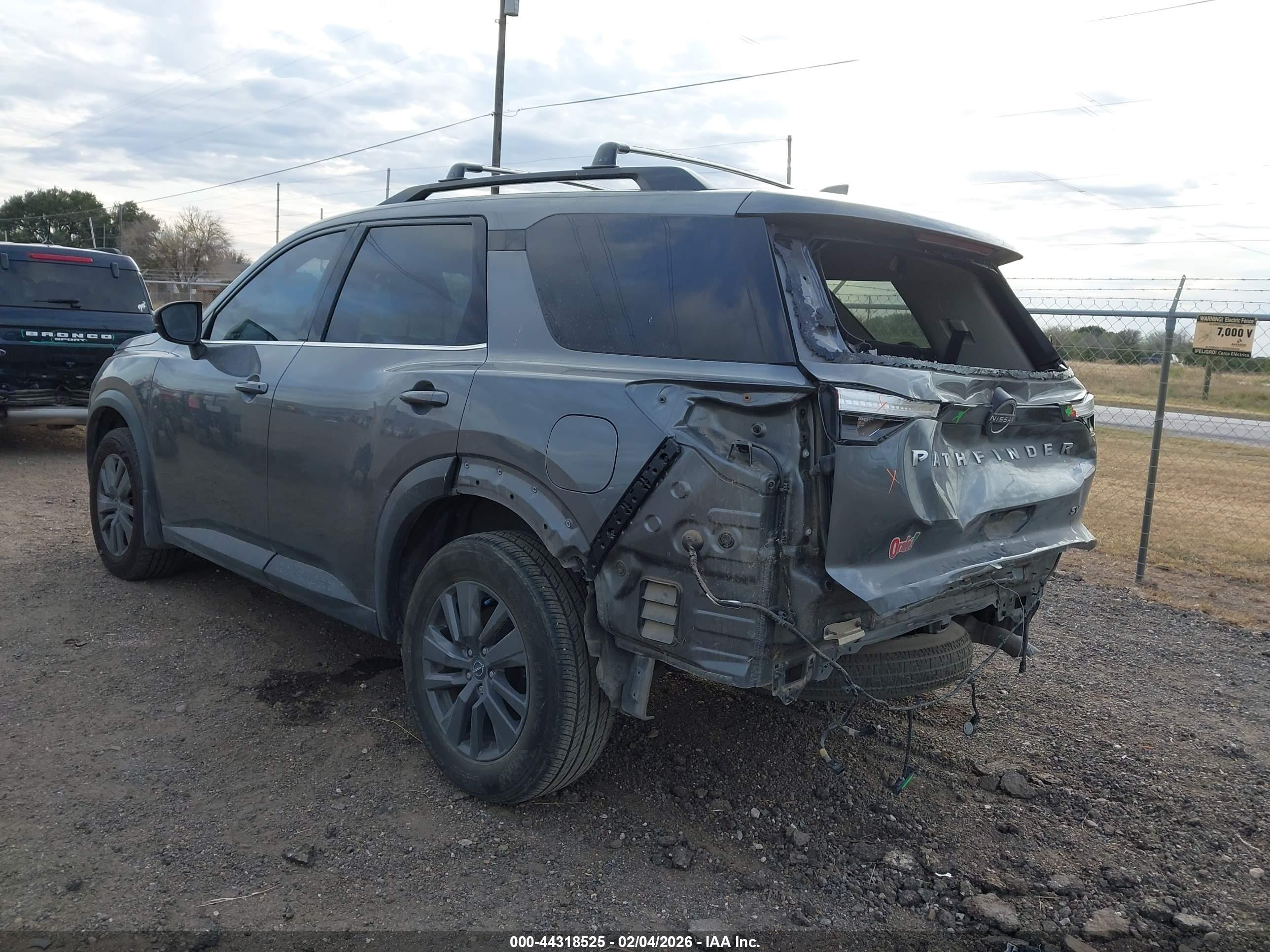 NISSAN PATHFINDER image 3