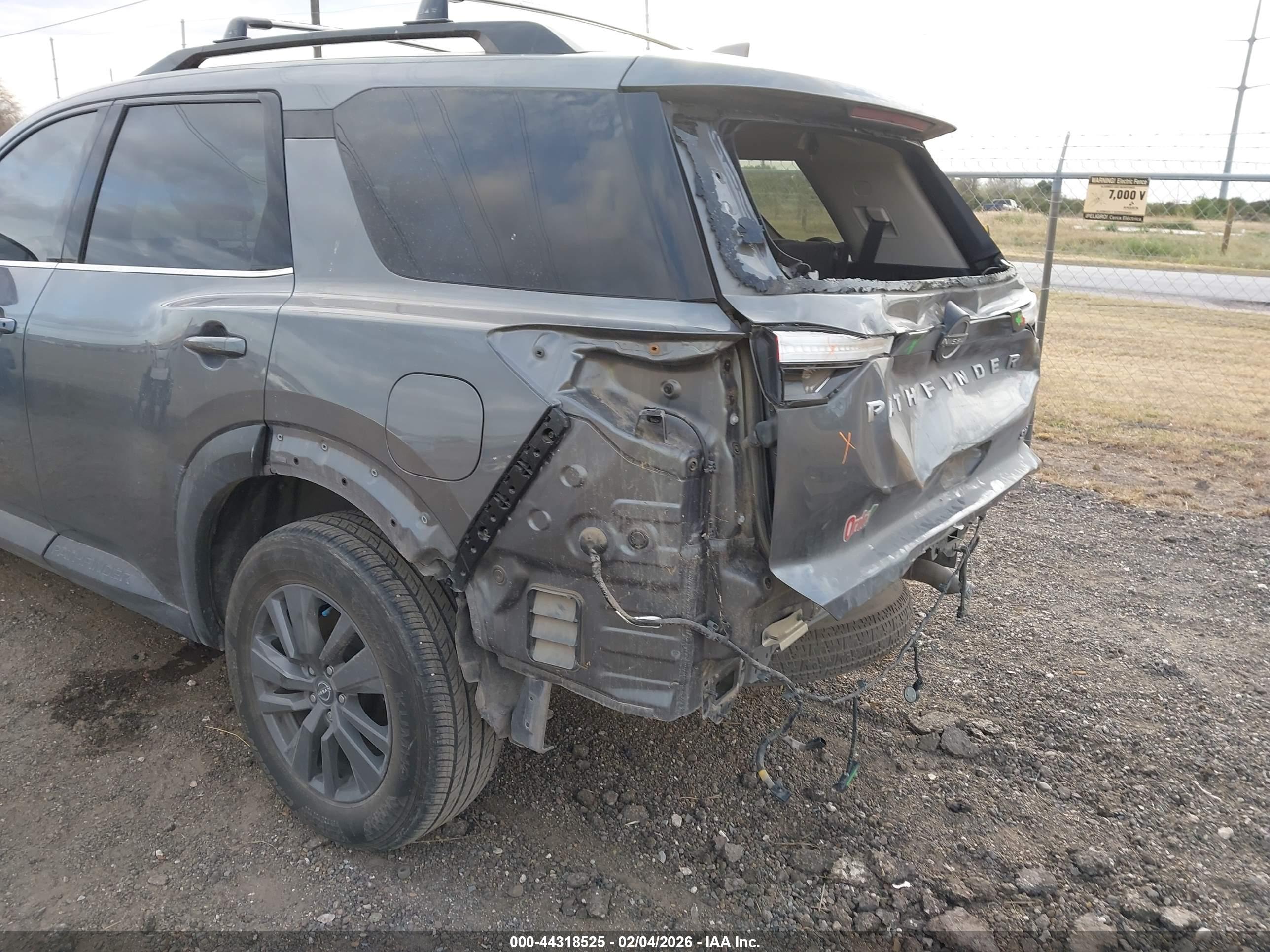 NISSAN PATHFINDER image 6