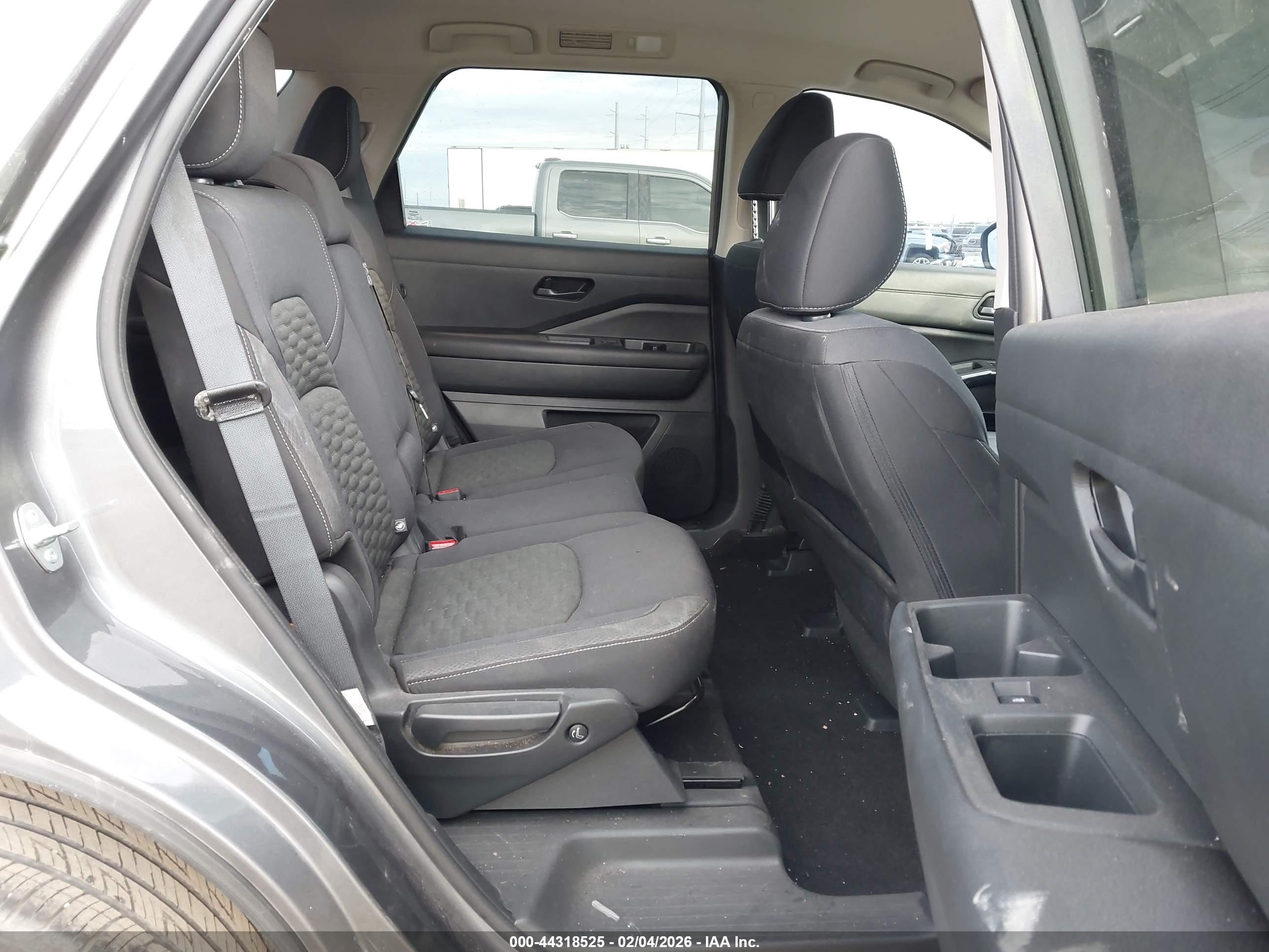 NISSAN PATHFINDER image 8
