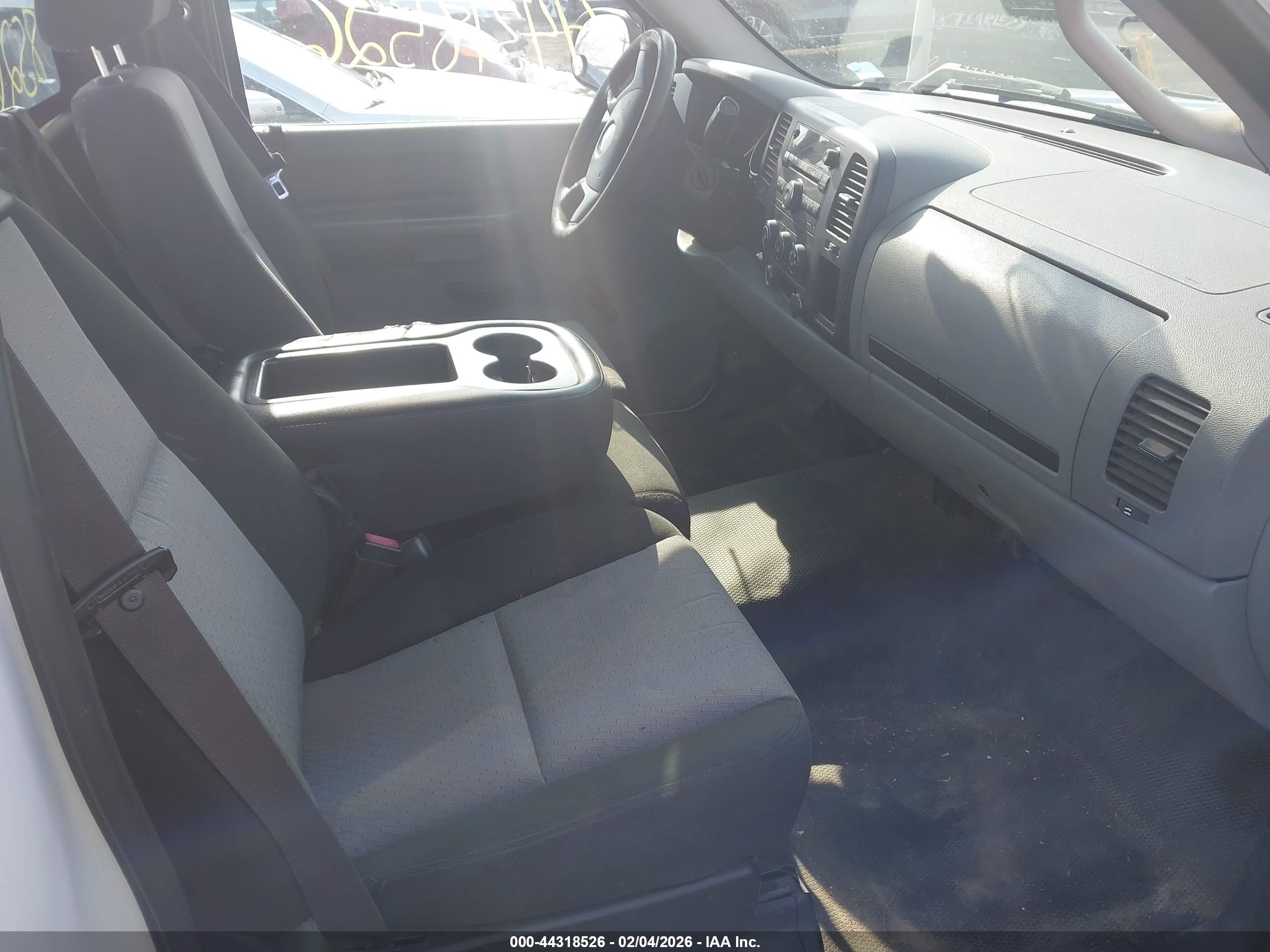 CHEVROLET SILVERADO image 5