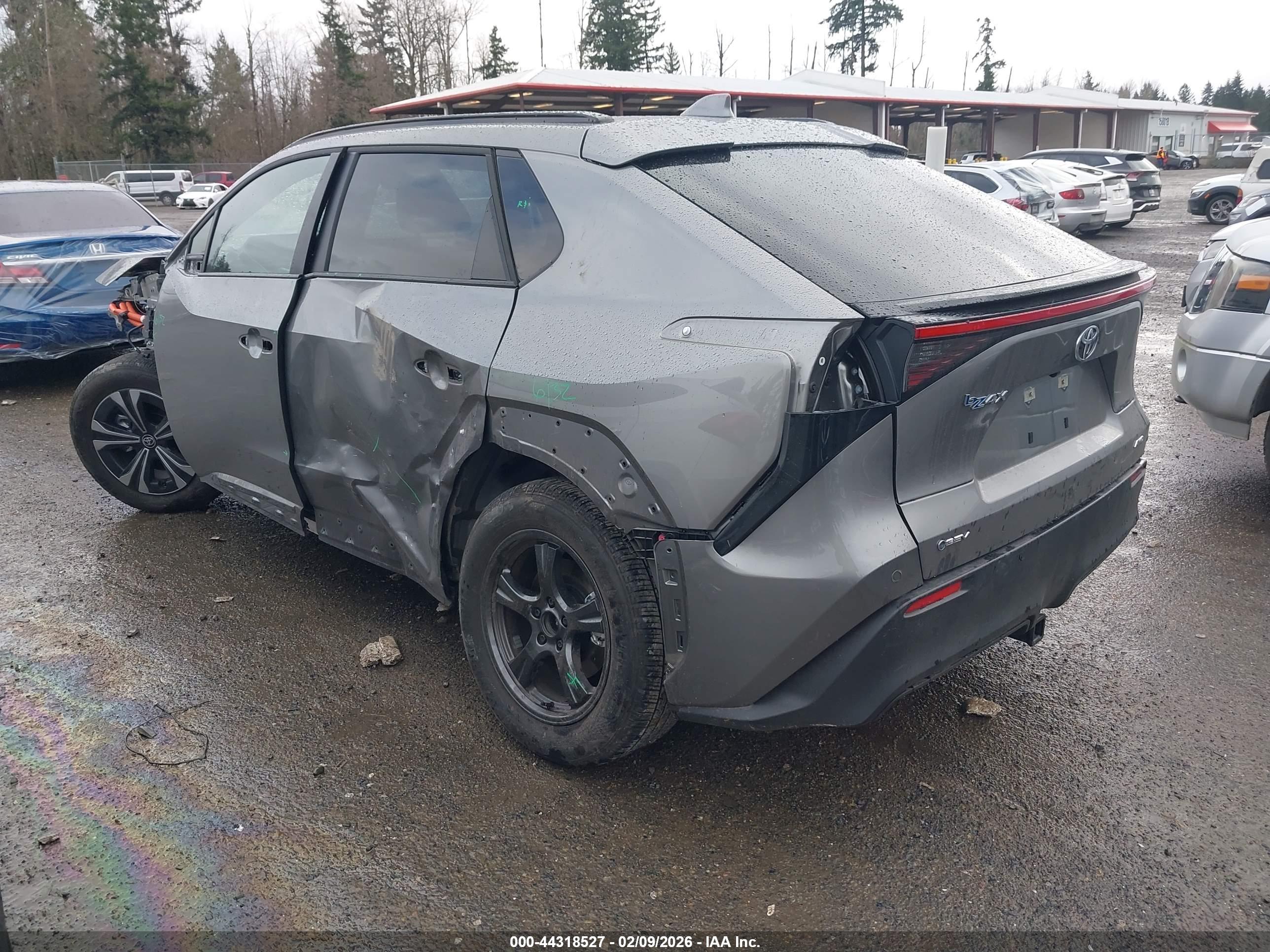 TOYOTA BZ4X image 3