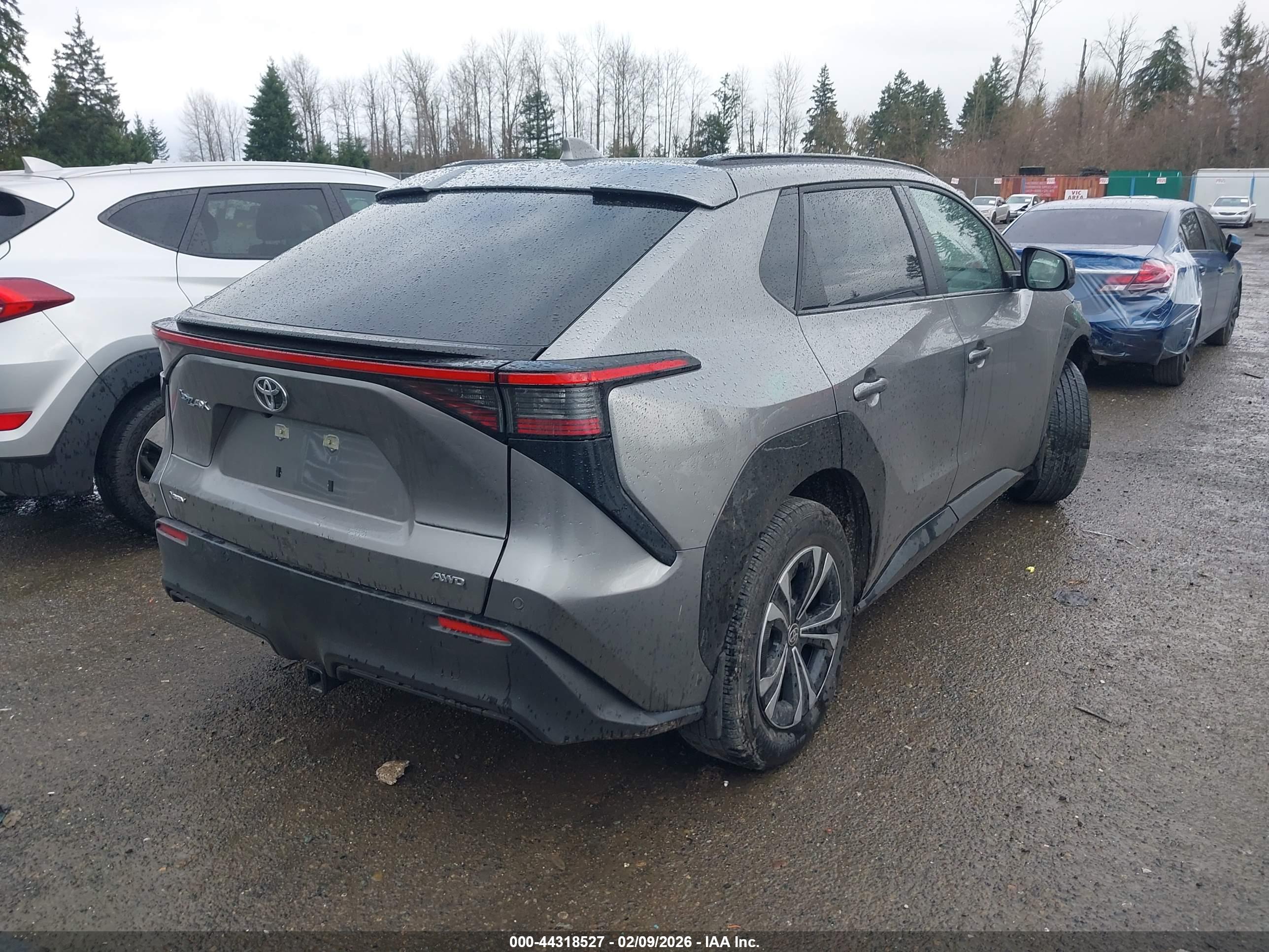TOYOTA BZ4X image 4