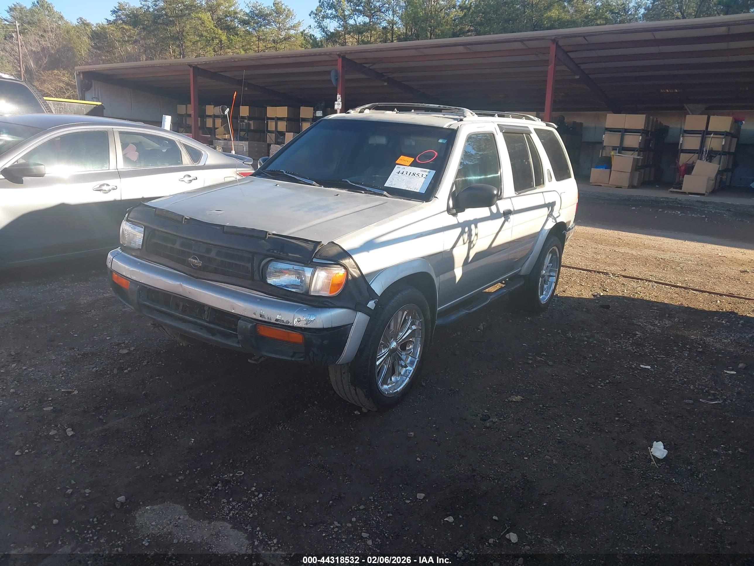 NISSAN PATHFINDER image 2