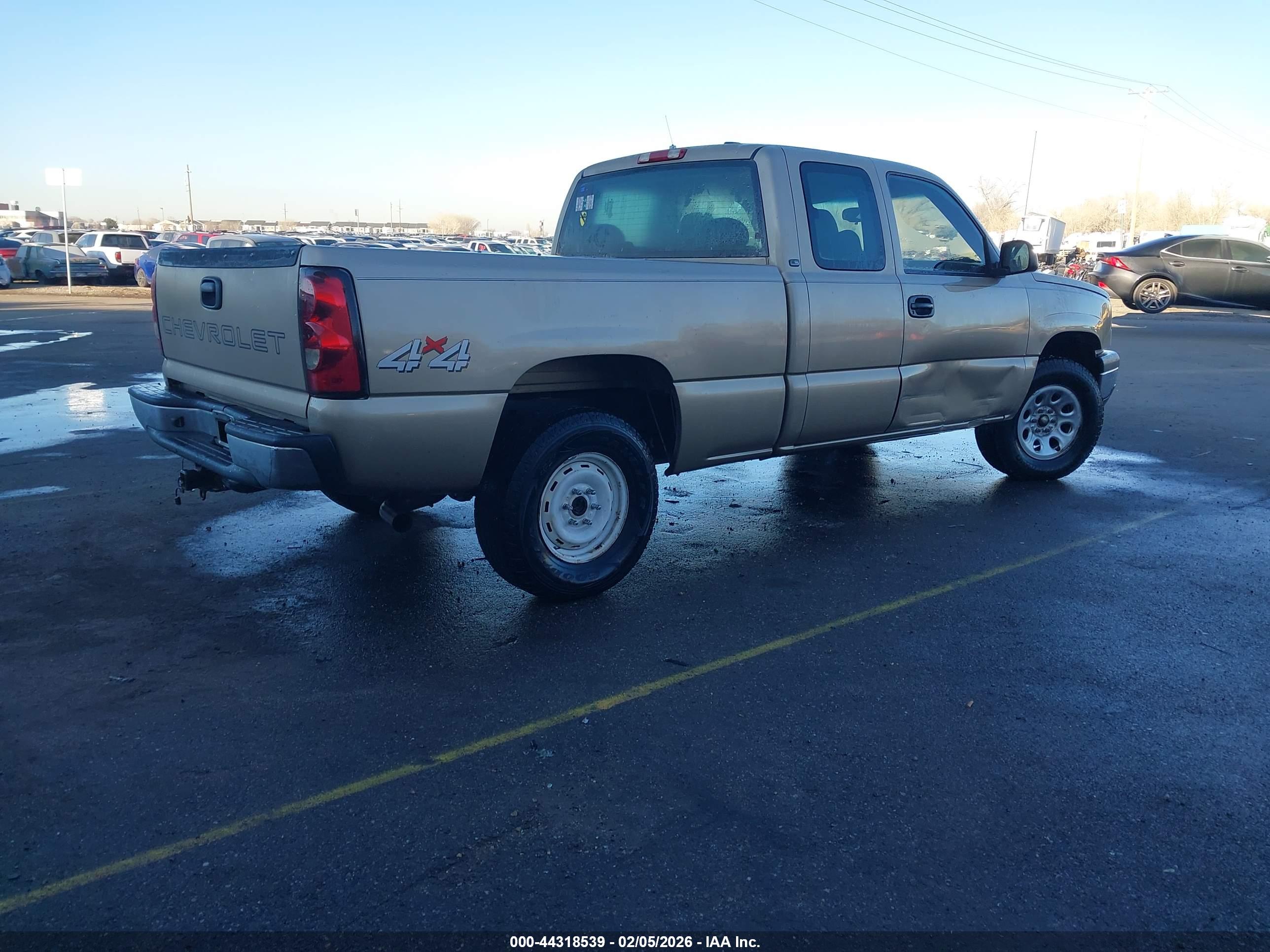 CHEVROLET SILVERADO image 4