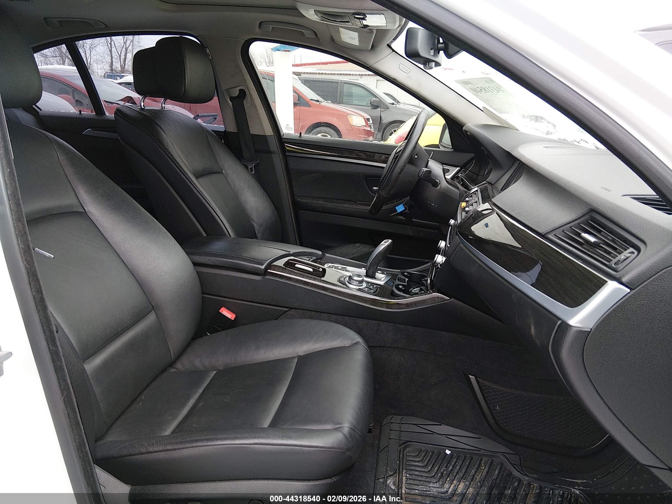 BMW 528I image 5