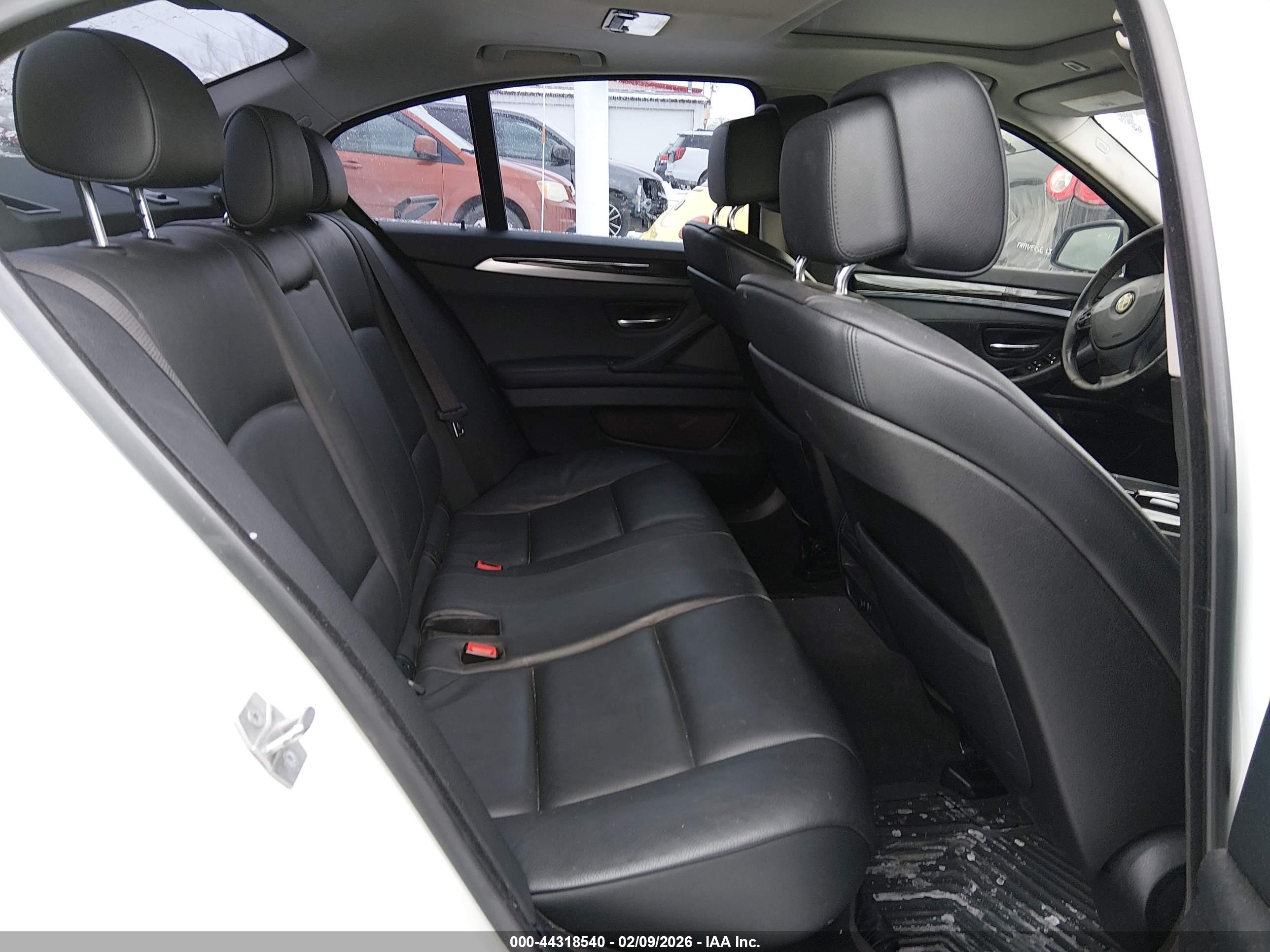 BMW 528I image 8