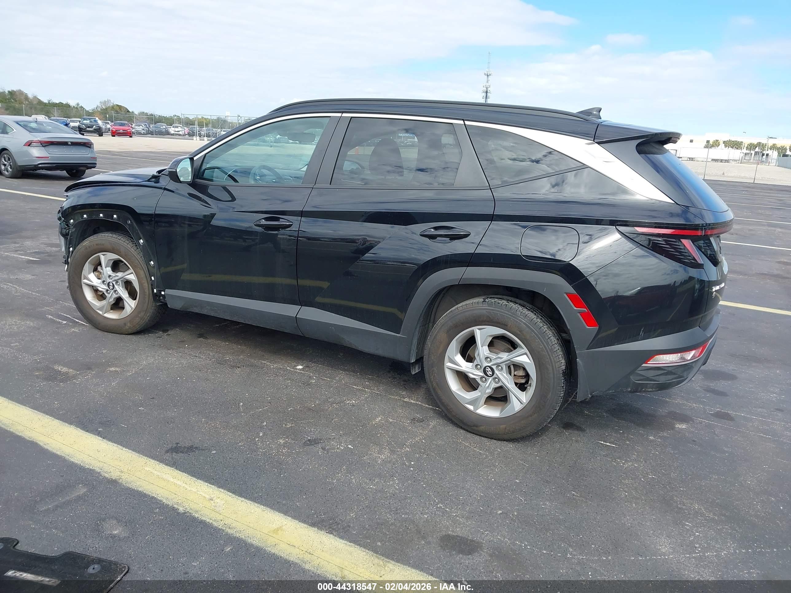 HYUNDAI TUCSON image 3