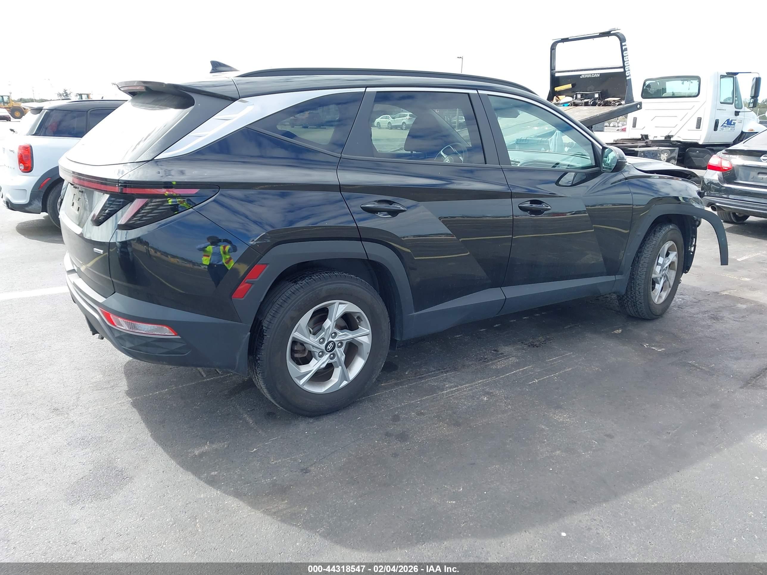 HYUNDAI TUCSON image 4