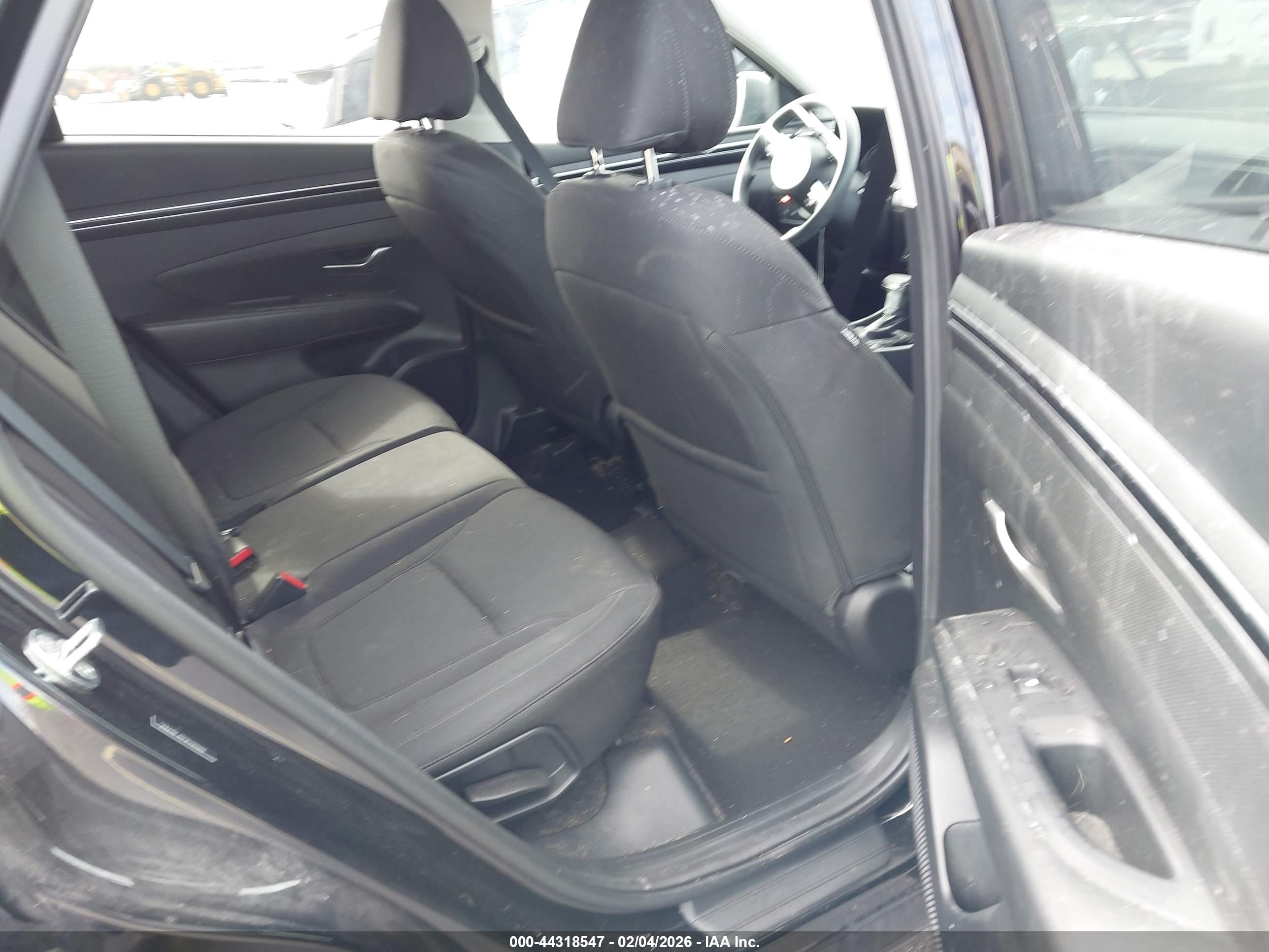HYUNDAI TUCSON image 8