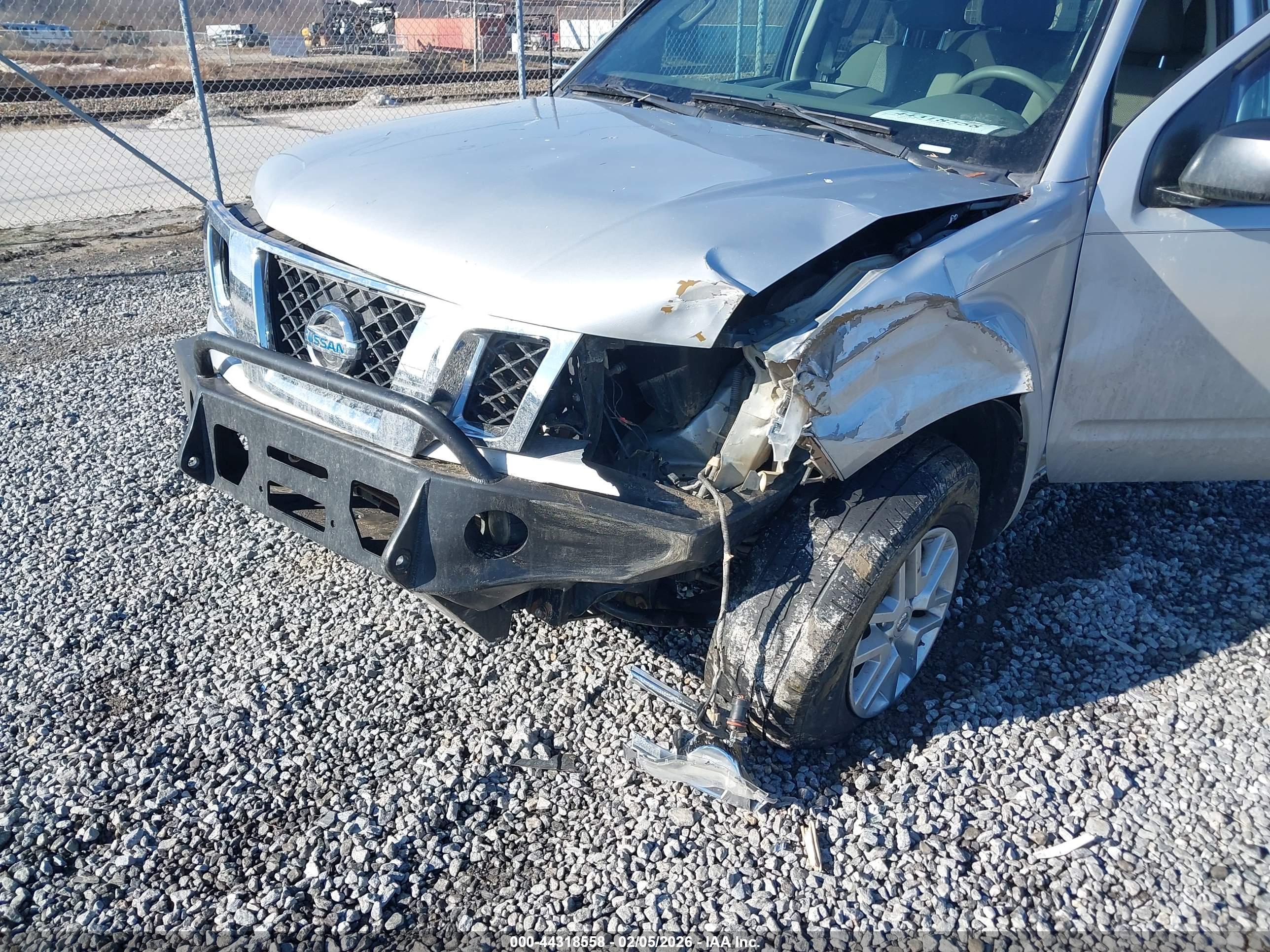 NISSAN FRONTIER image 6