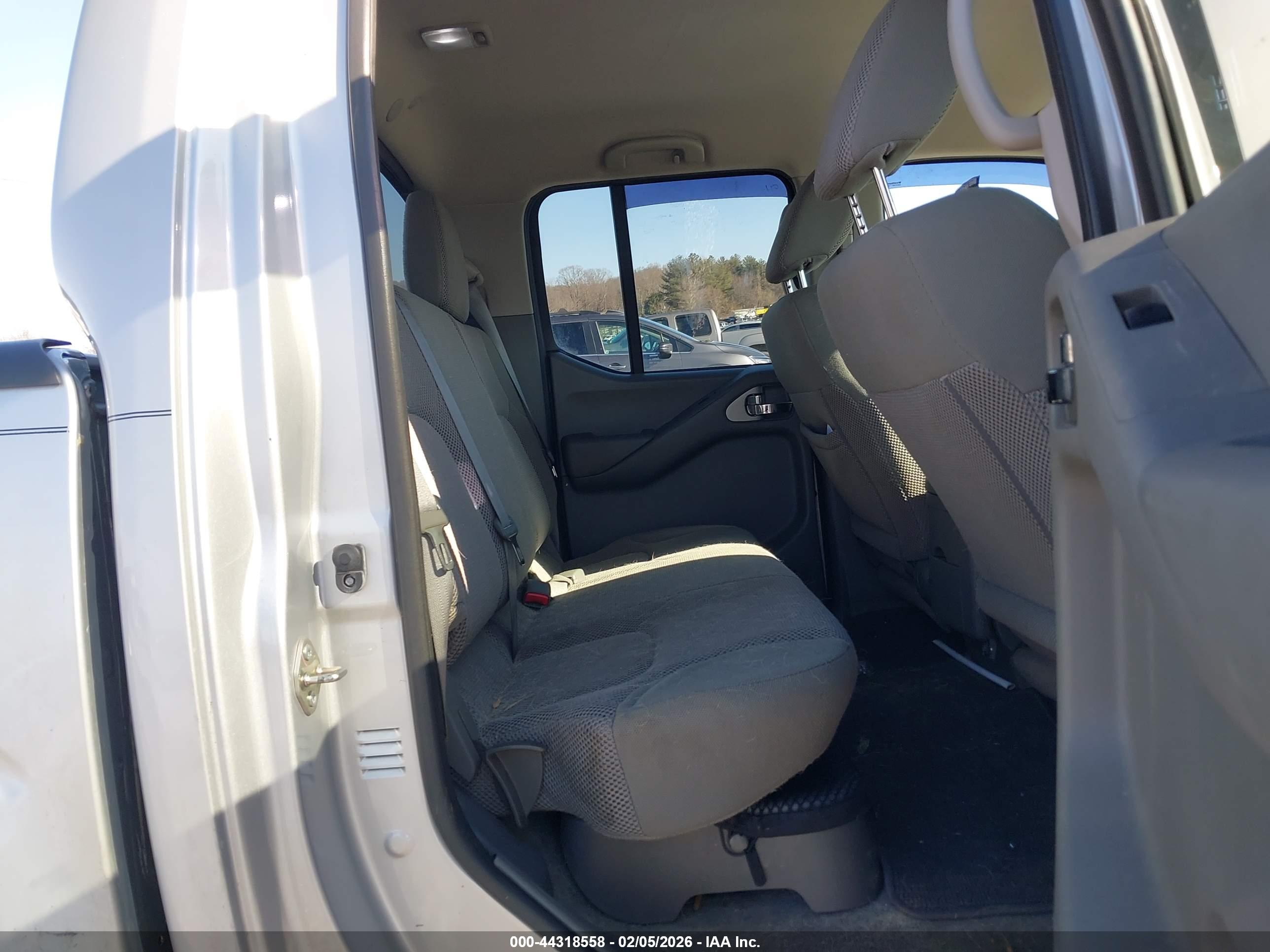 NISSAN FRONTIER image 8