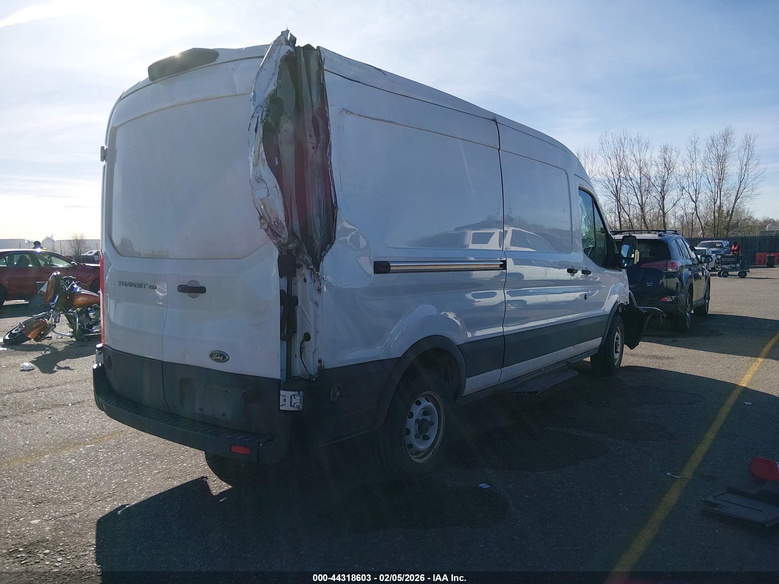 FORD TRANSIT-150 image 4