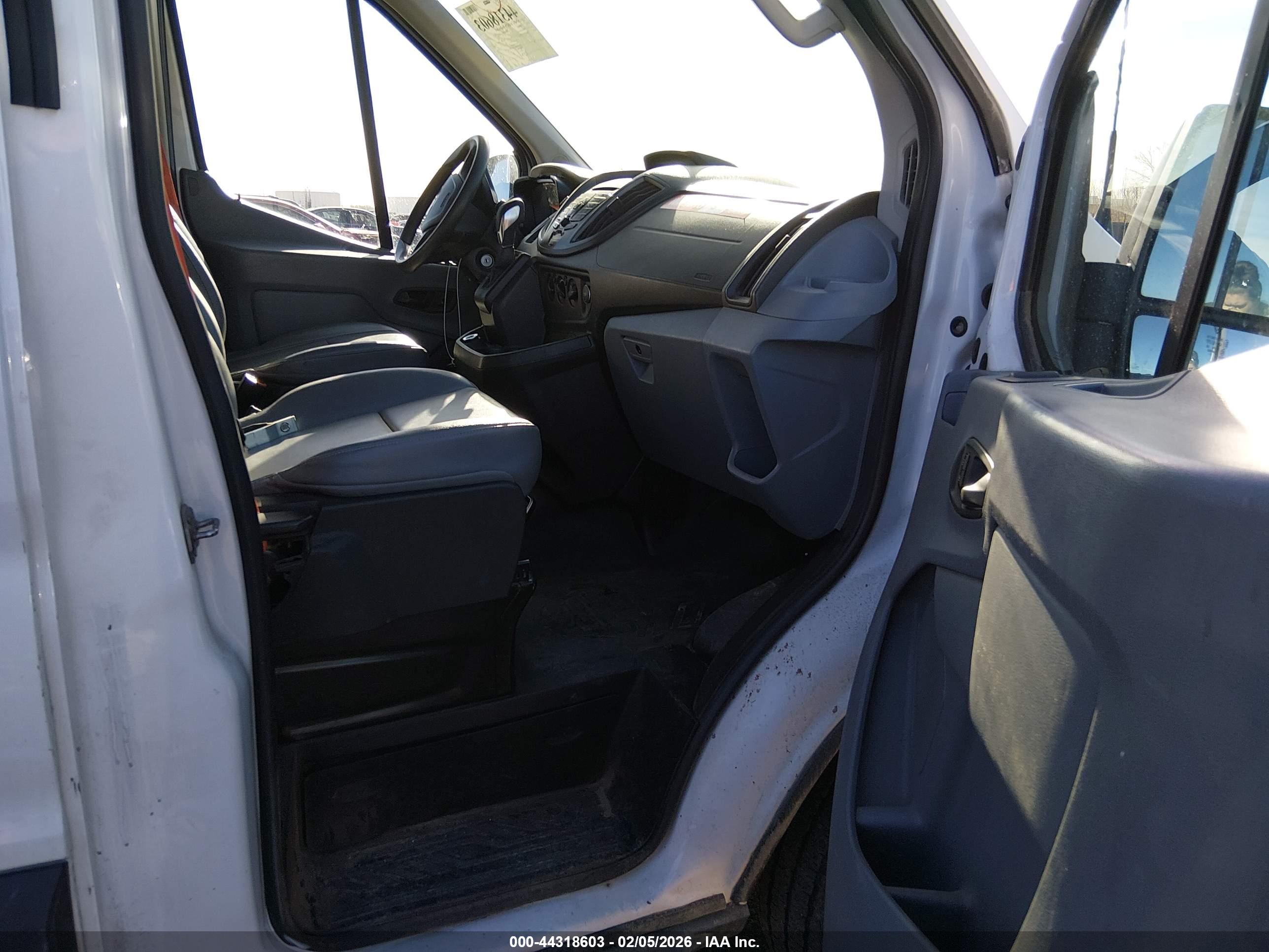 FORD TRANSIT-150 image 5