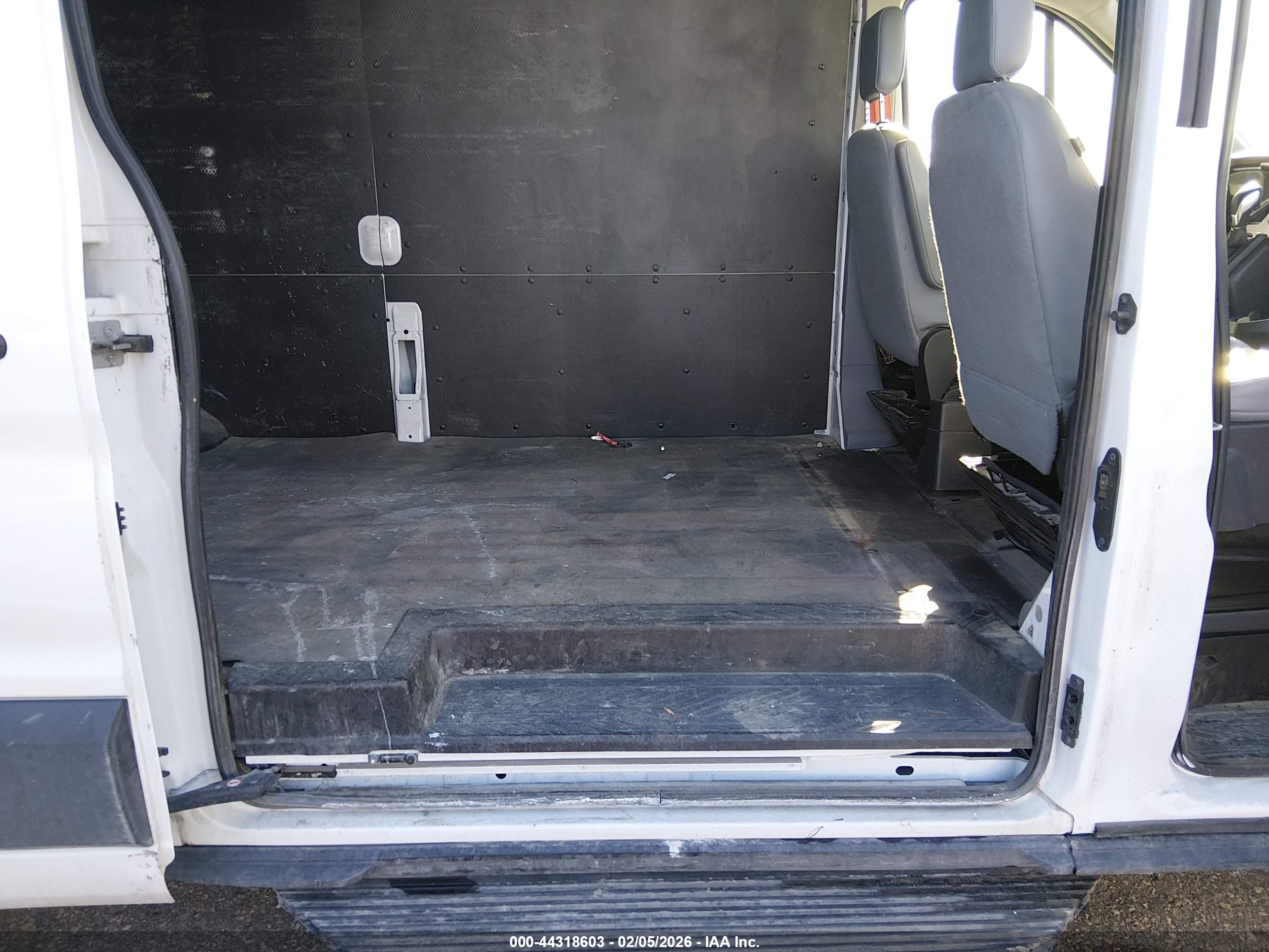 FORD TRANSIT-150 image 8