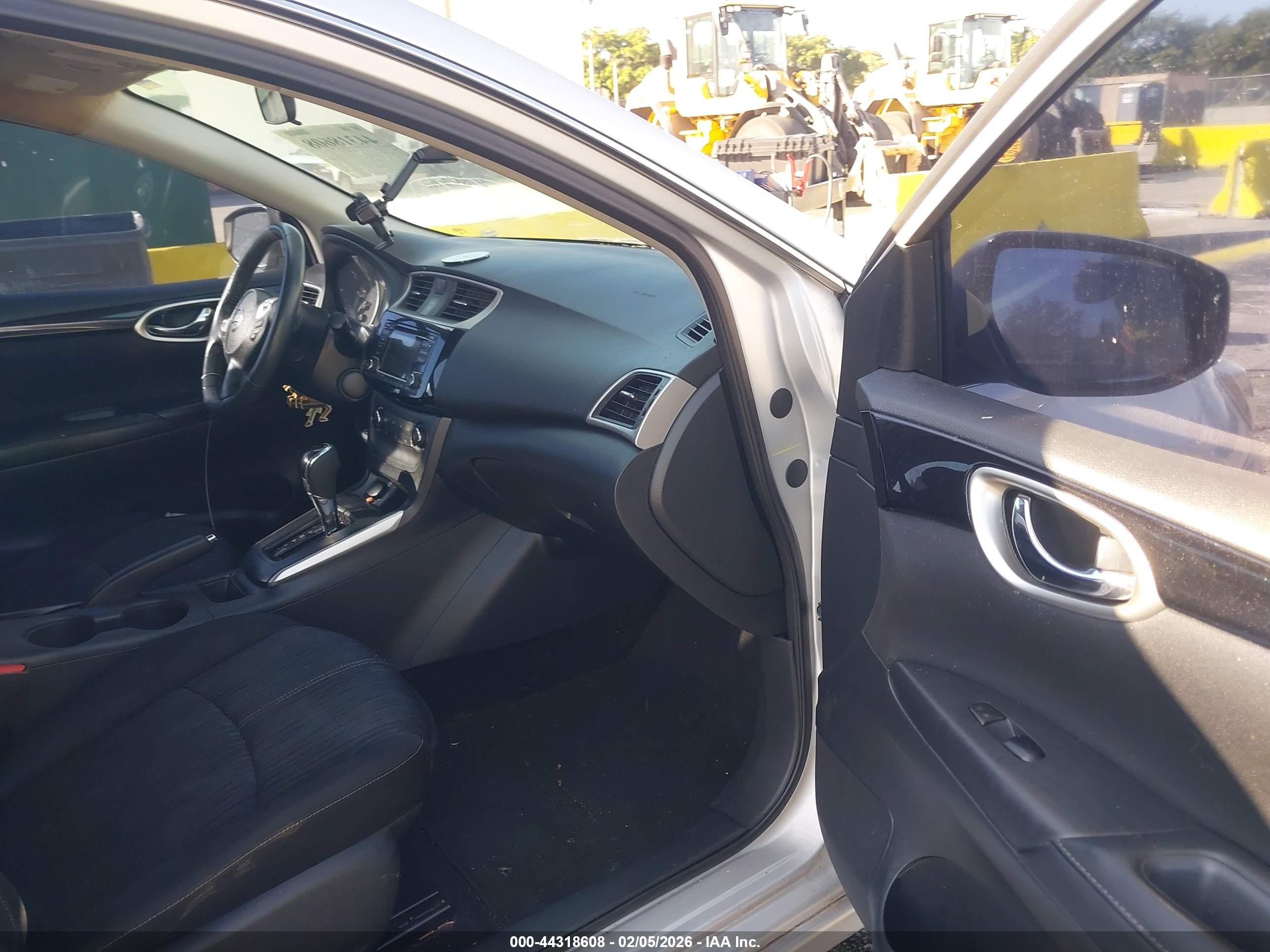 NISSAN SENTRA image 5