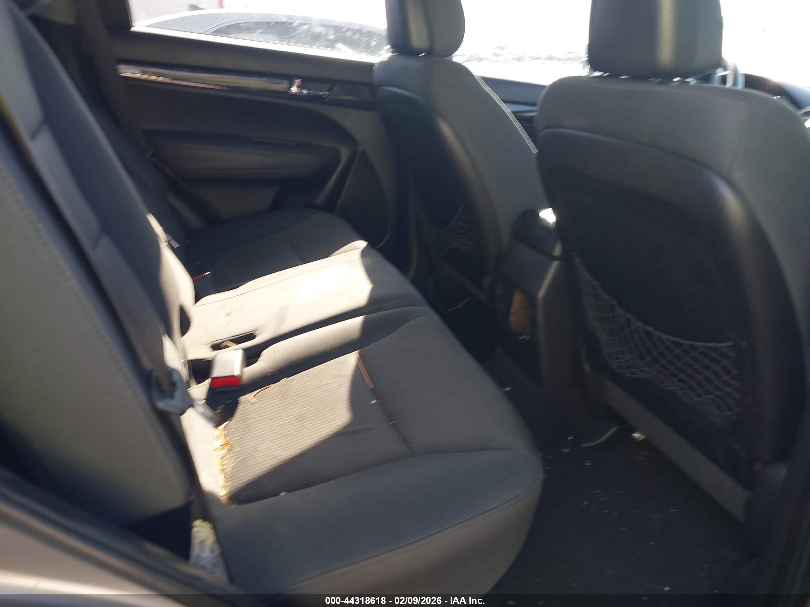KIA SORENTO image 8