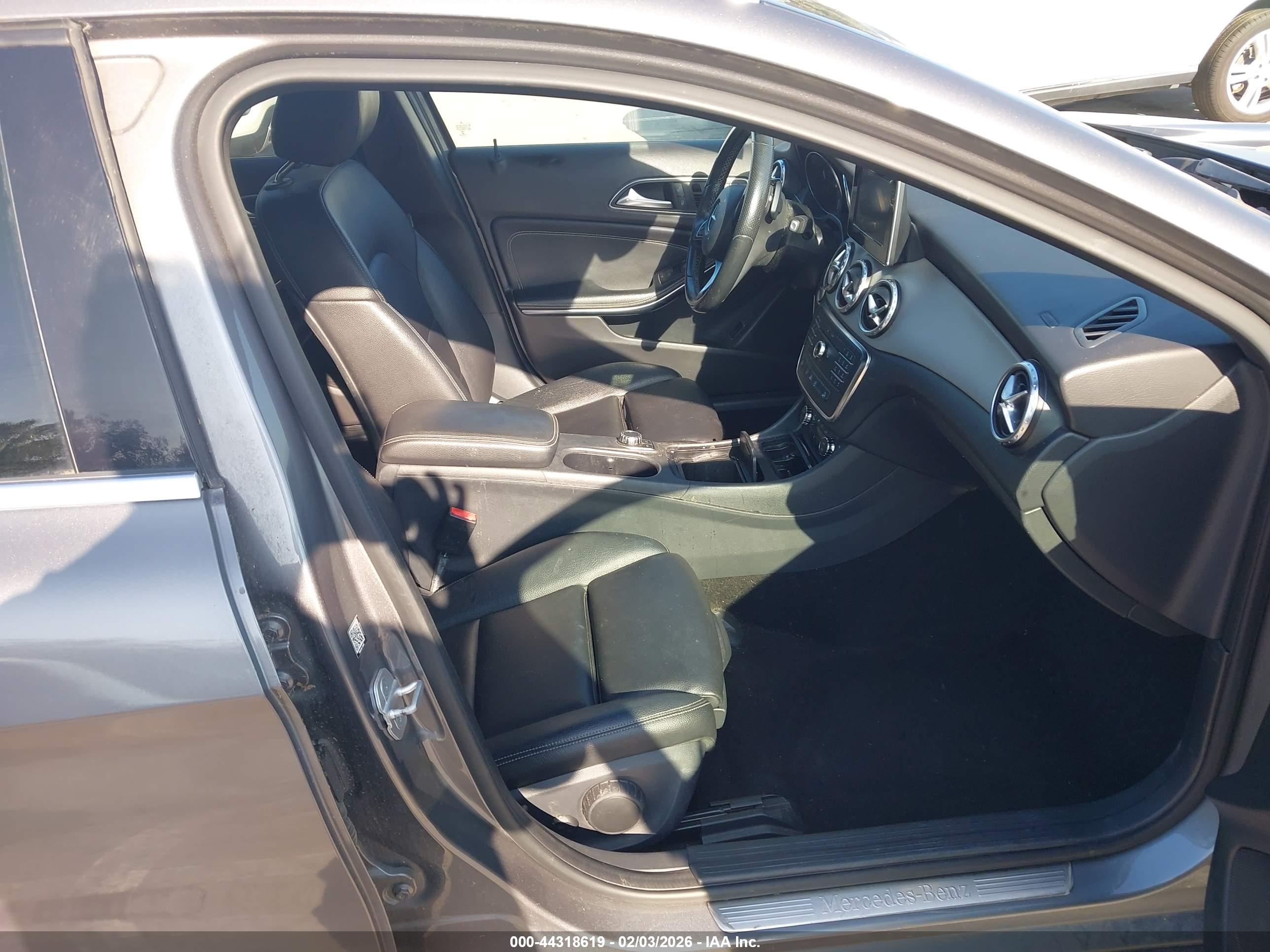 MERCEDES-BENZ GLA image 5