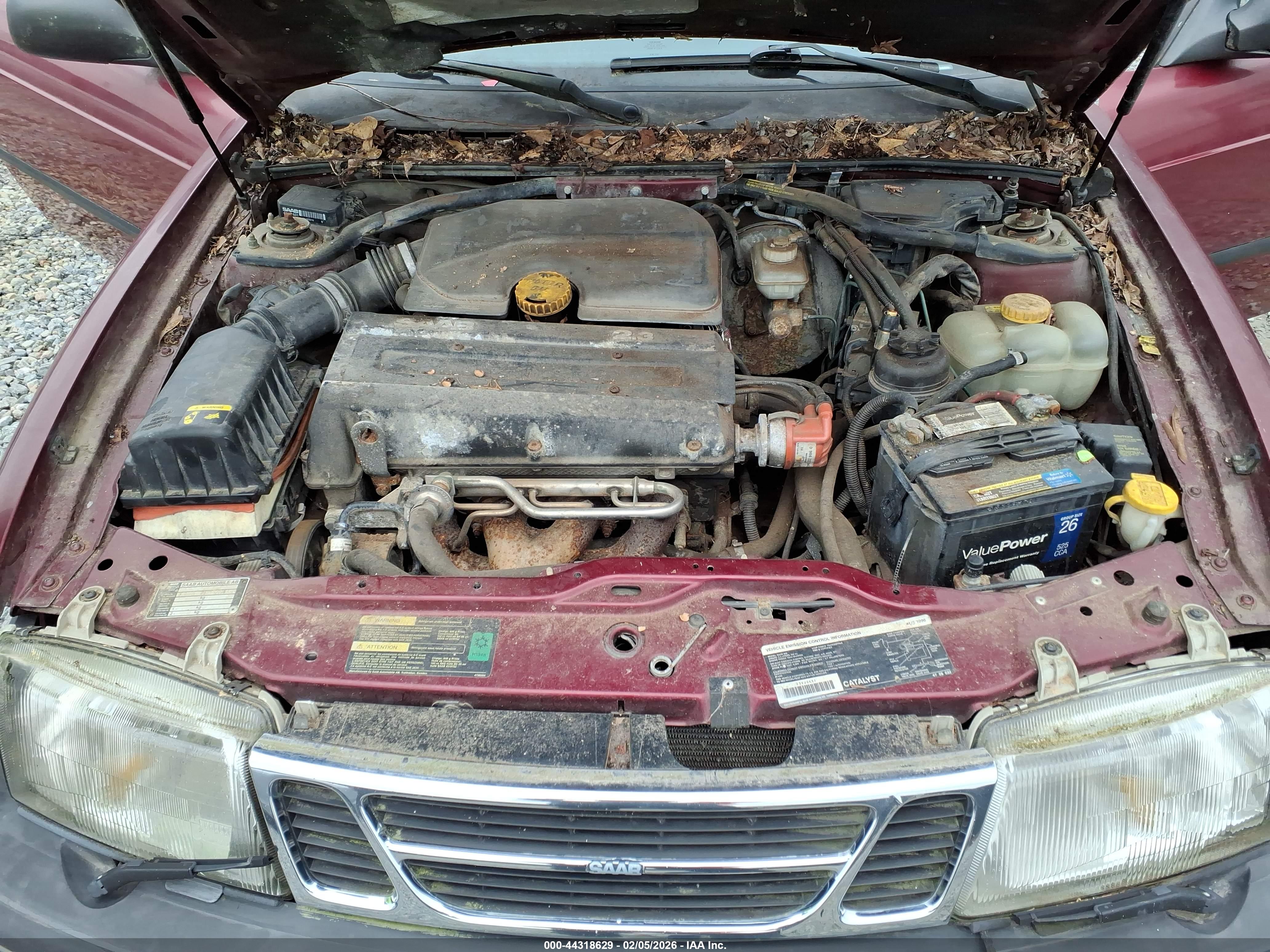 SAAB 900 image 10