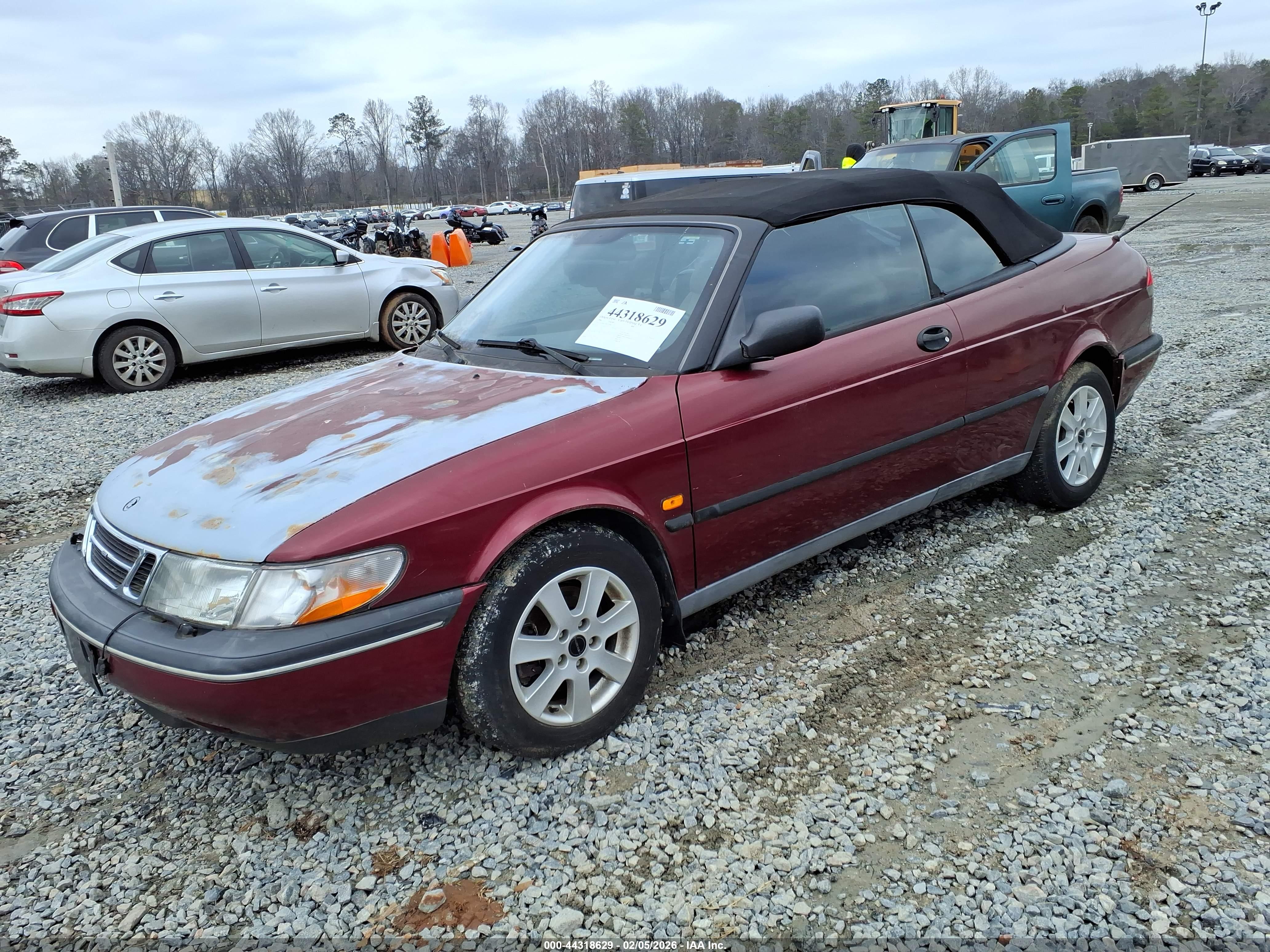 SAAB 900 image 2