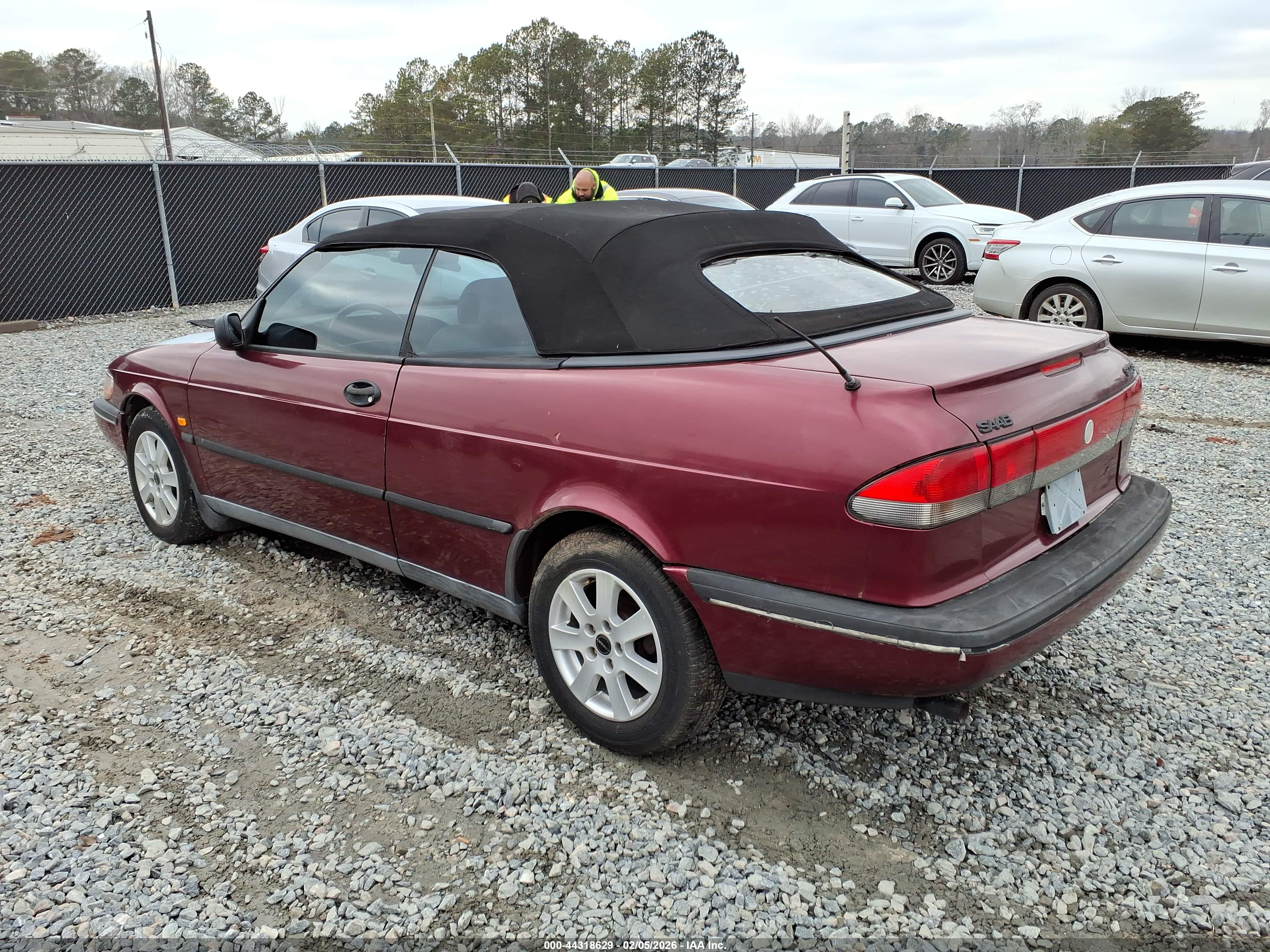 SAAB 900 image 3