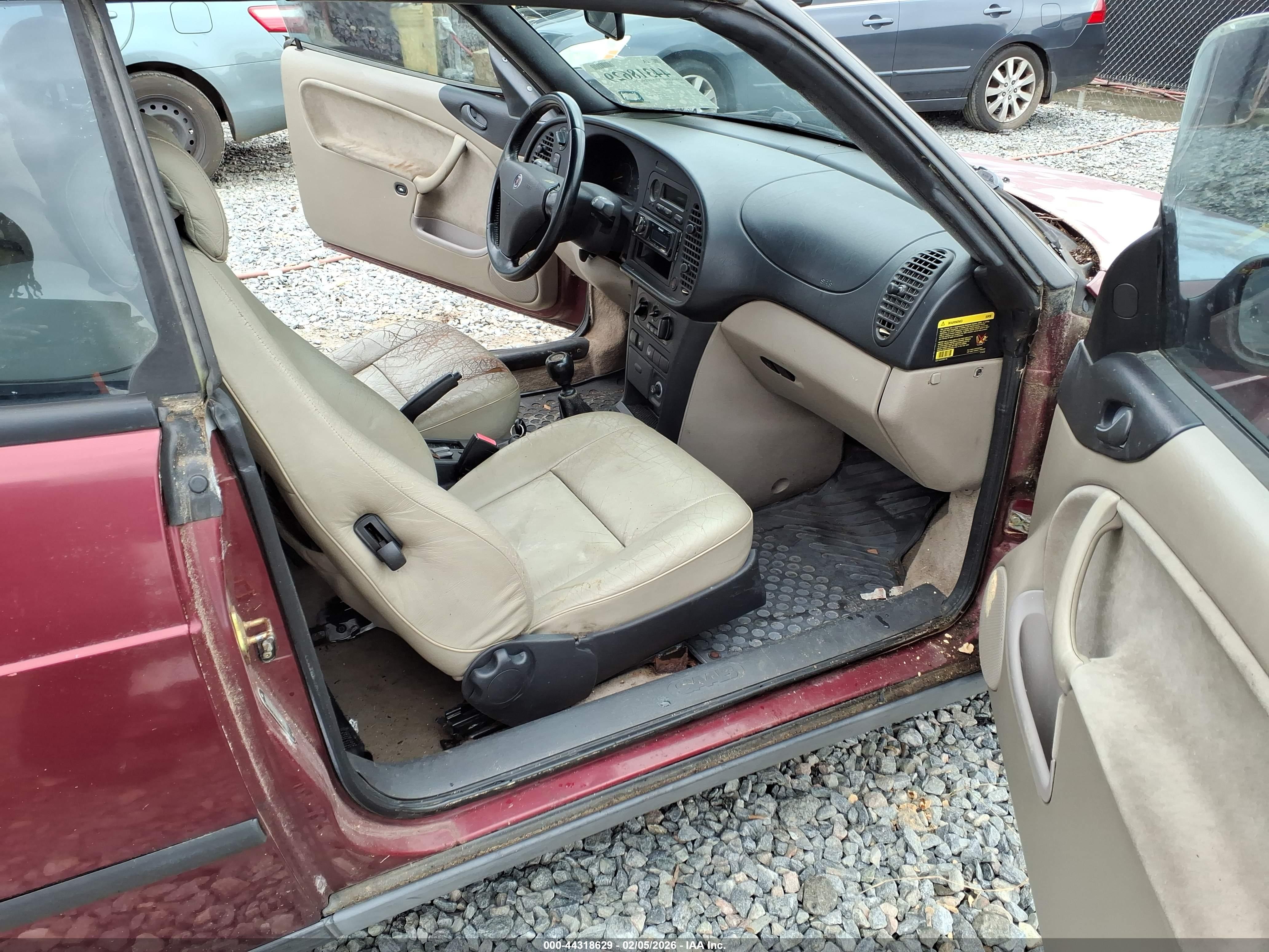SAAB 900 image 5
