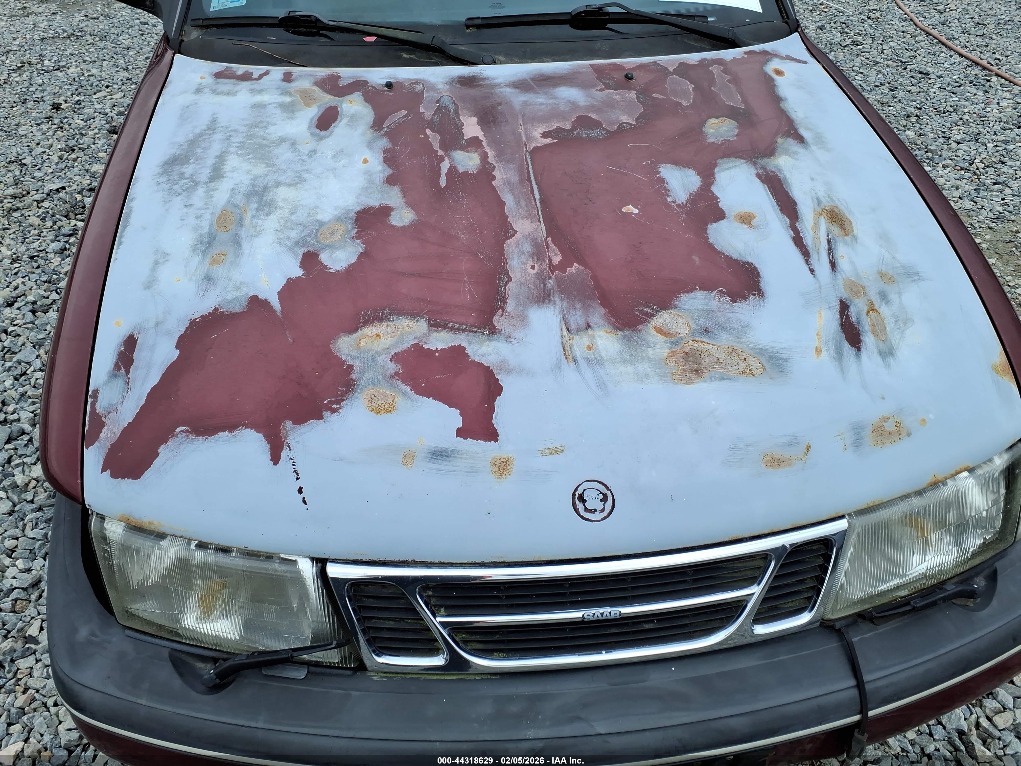 SAAB 900 image 6