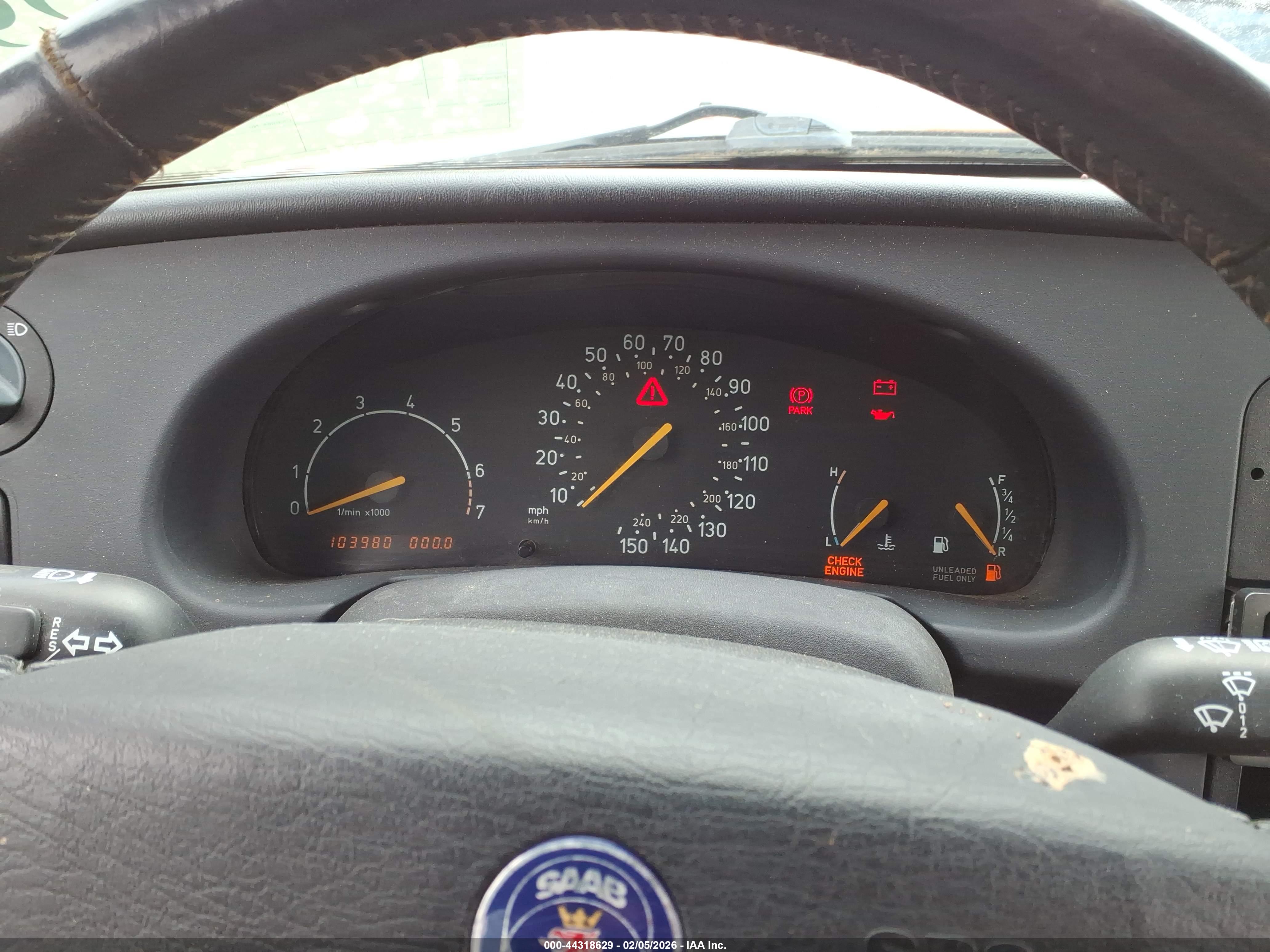 SAAB 900 image 7