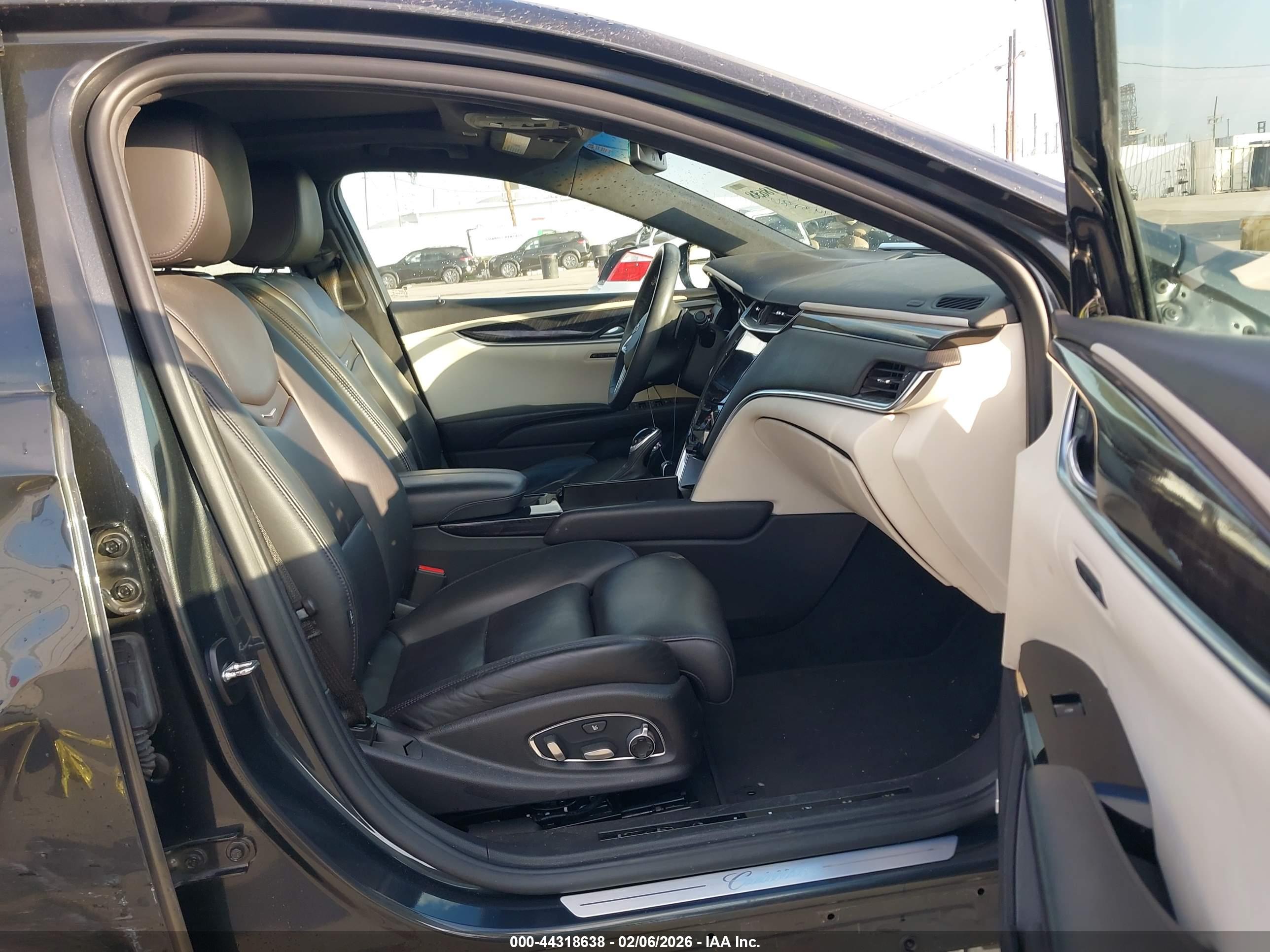 CADILLAC XTS image 5