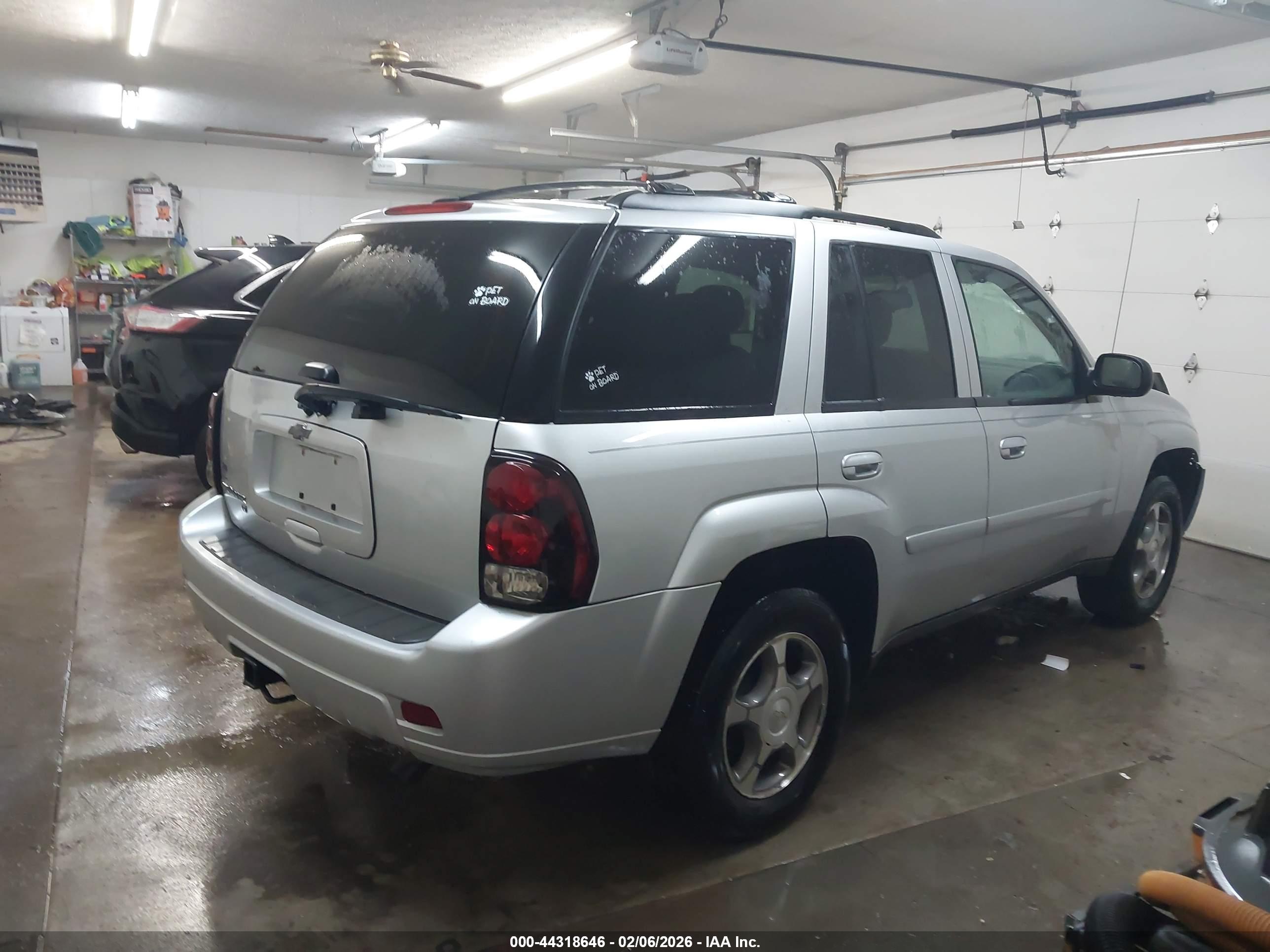 CHEVROLET TRAILBLAZER image 4