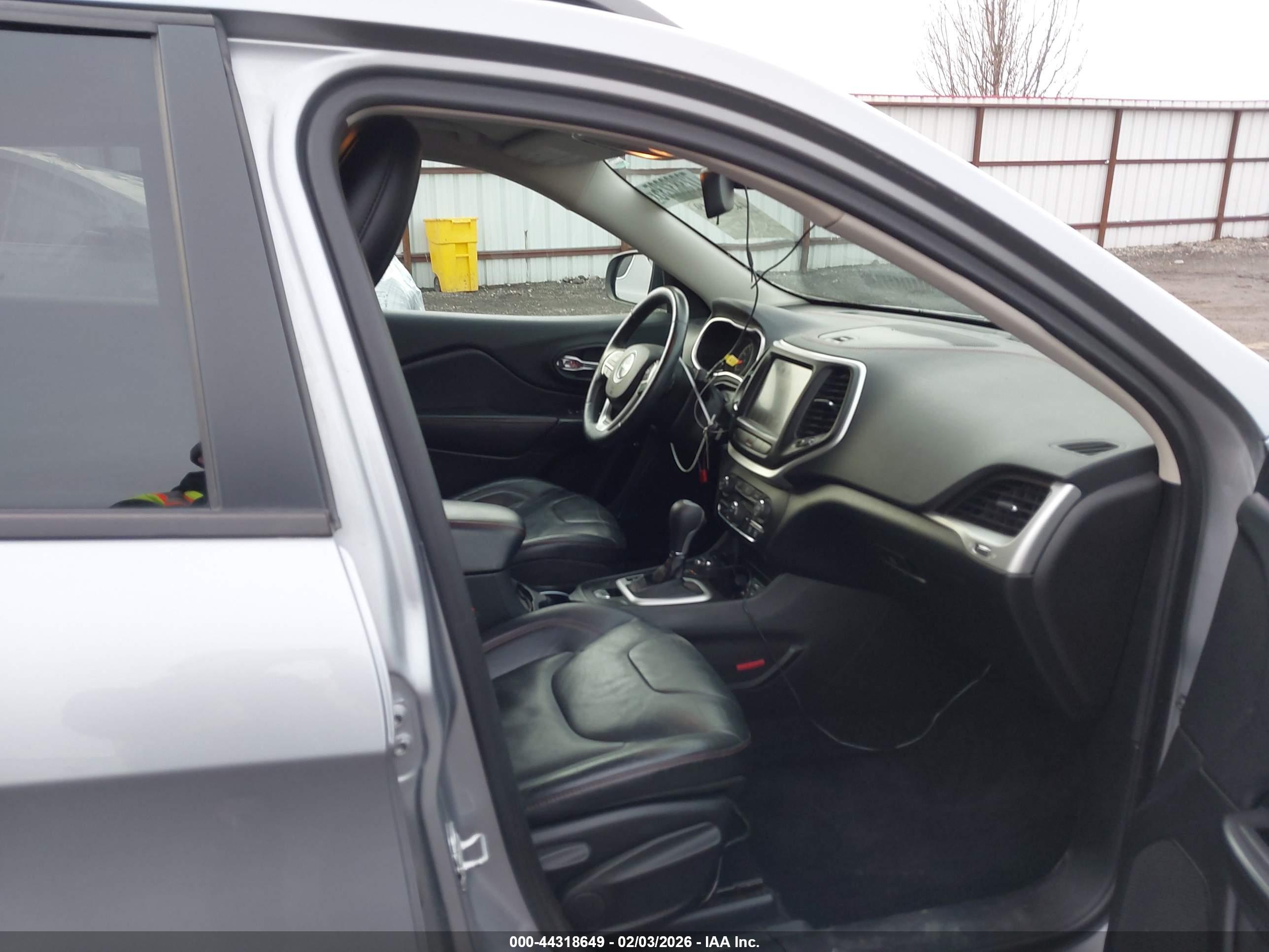 JEEP CHEROKEE image 5