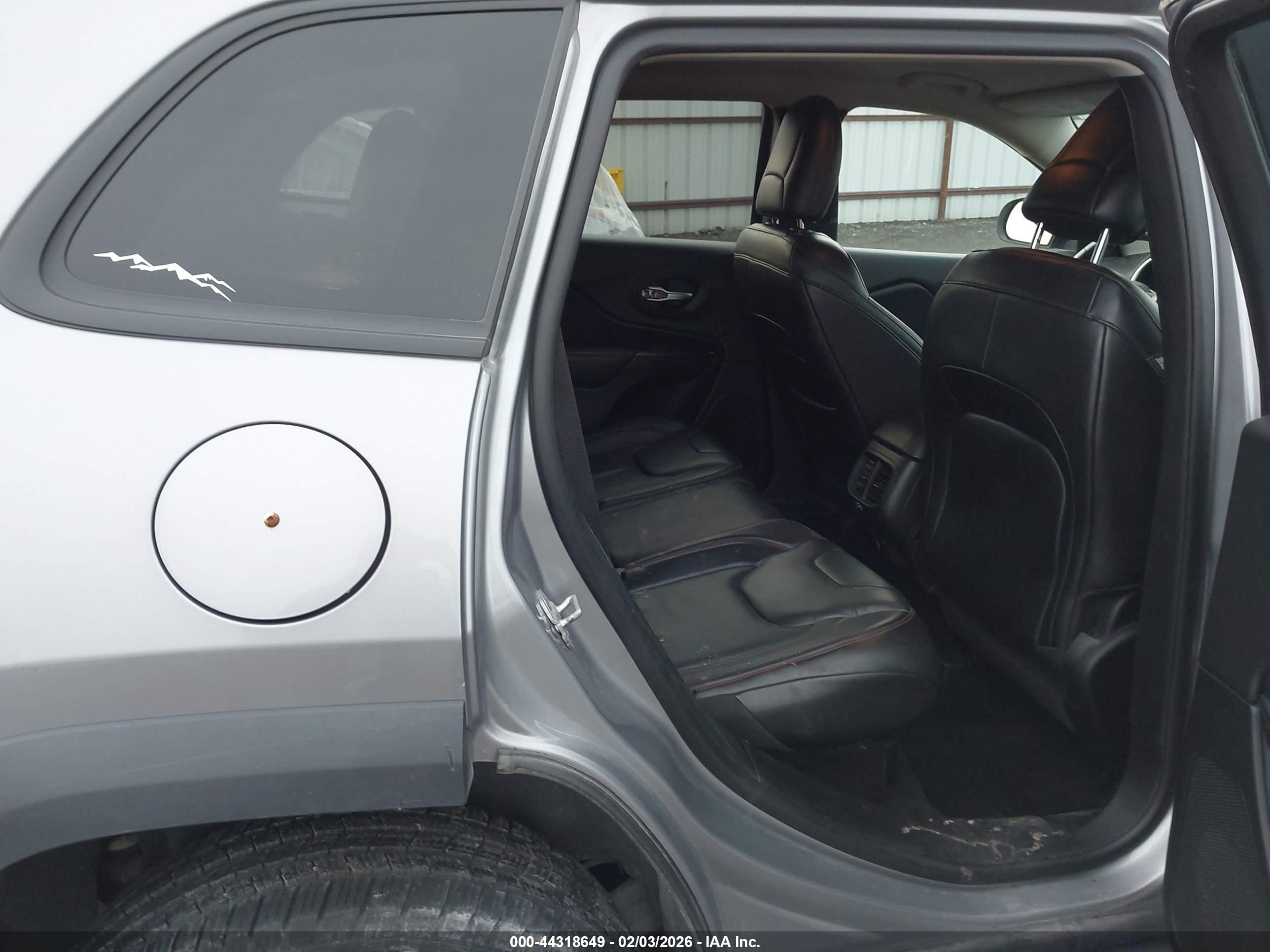 JEEP CHEROKEE image 8