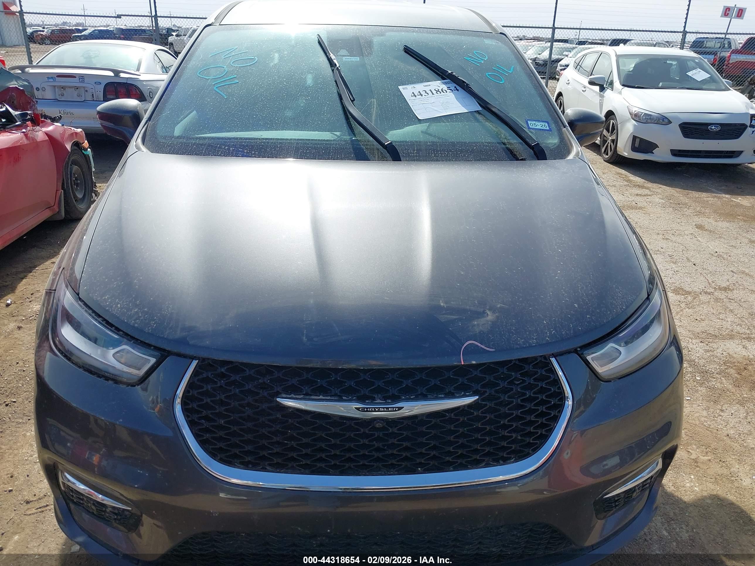 CHRYSLER PACIFICA image 6
