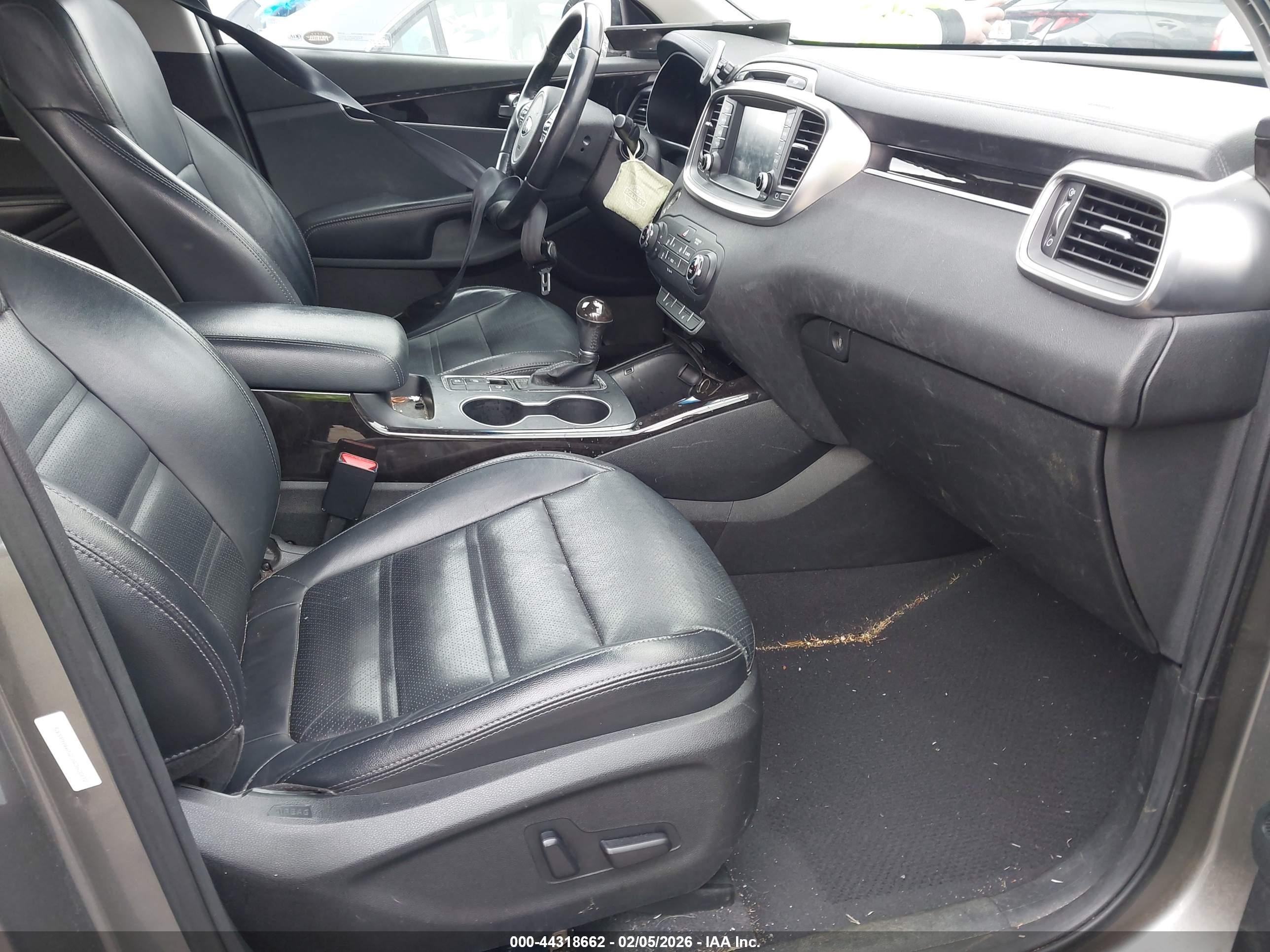 KIA SORENTO image 5