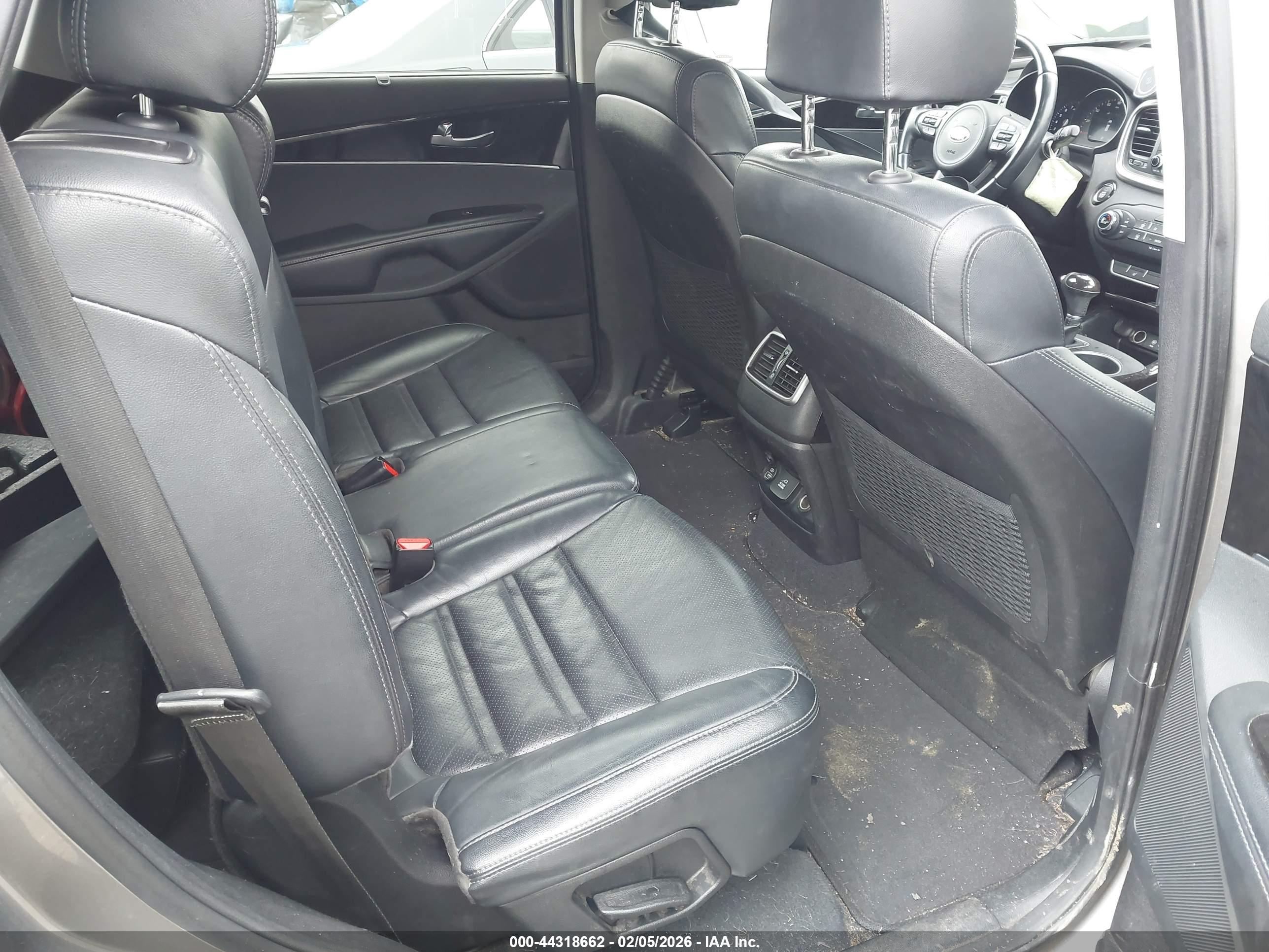 KIA SORENTO image 8