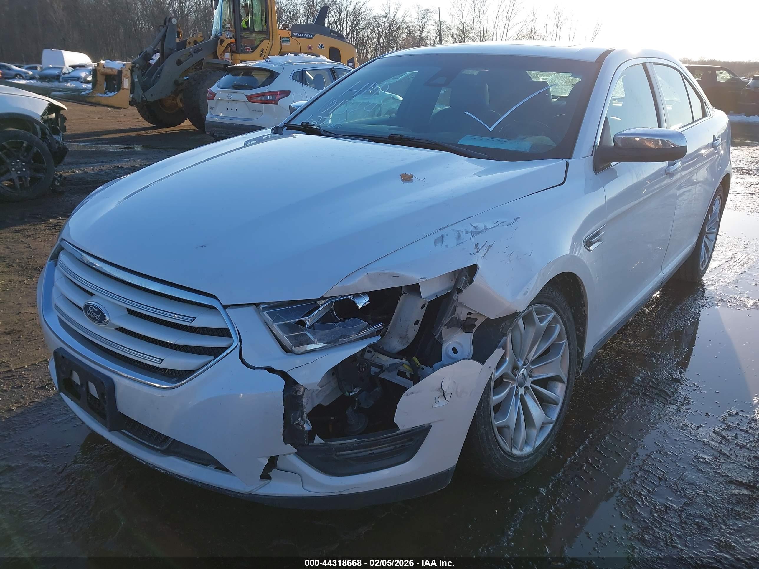 FORD TAURUS image 6