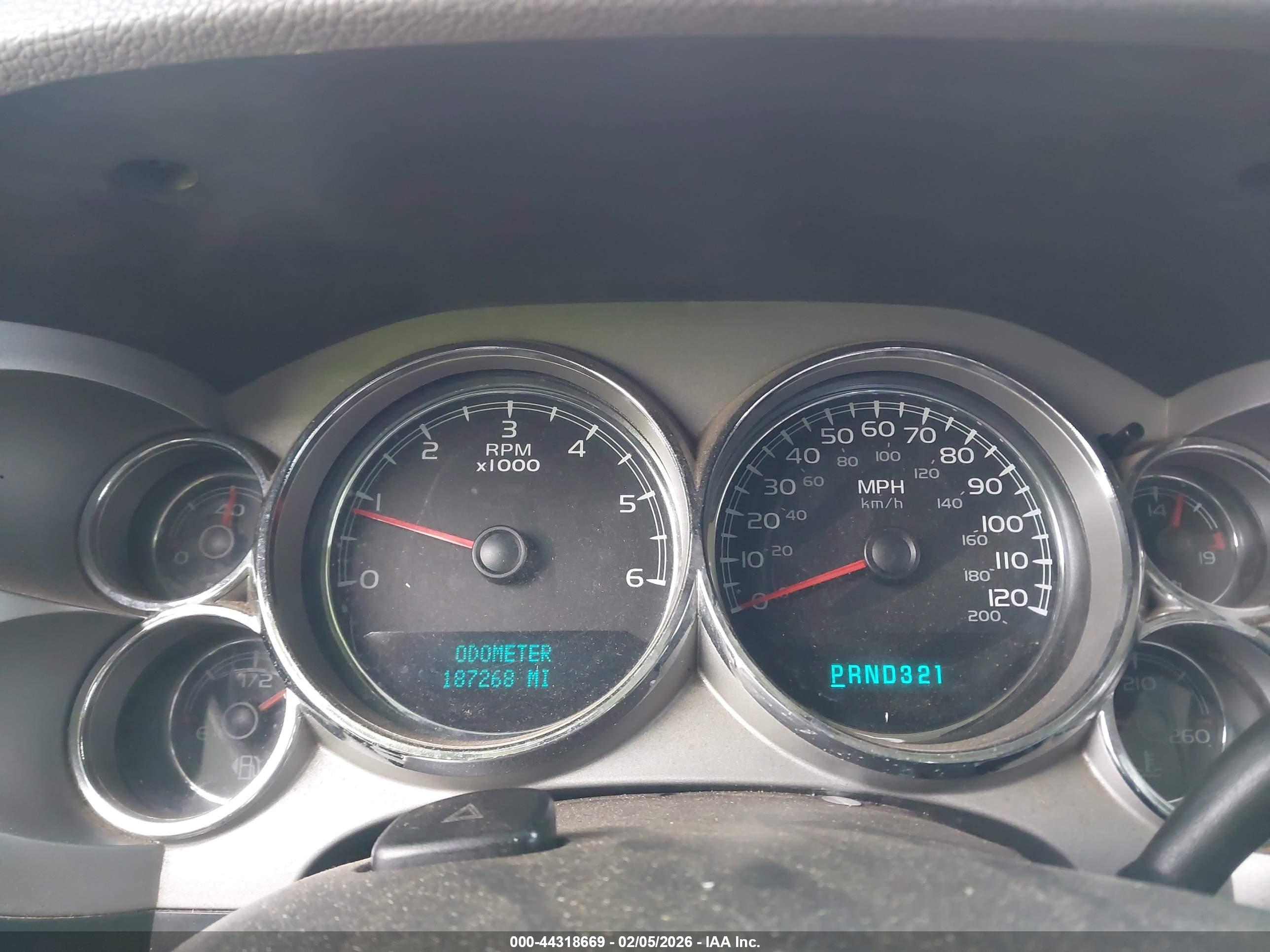 CHEVROLET SILVERADO image 7
