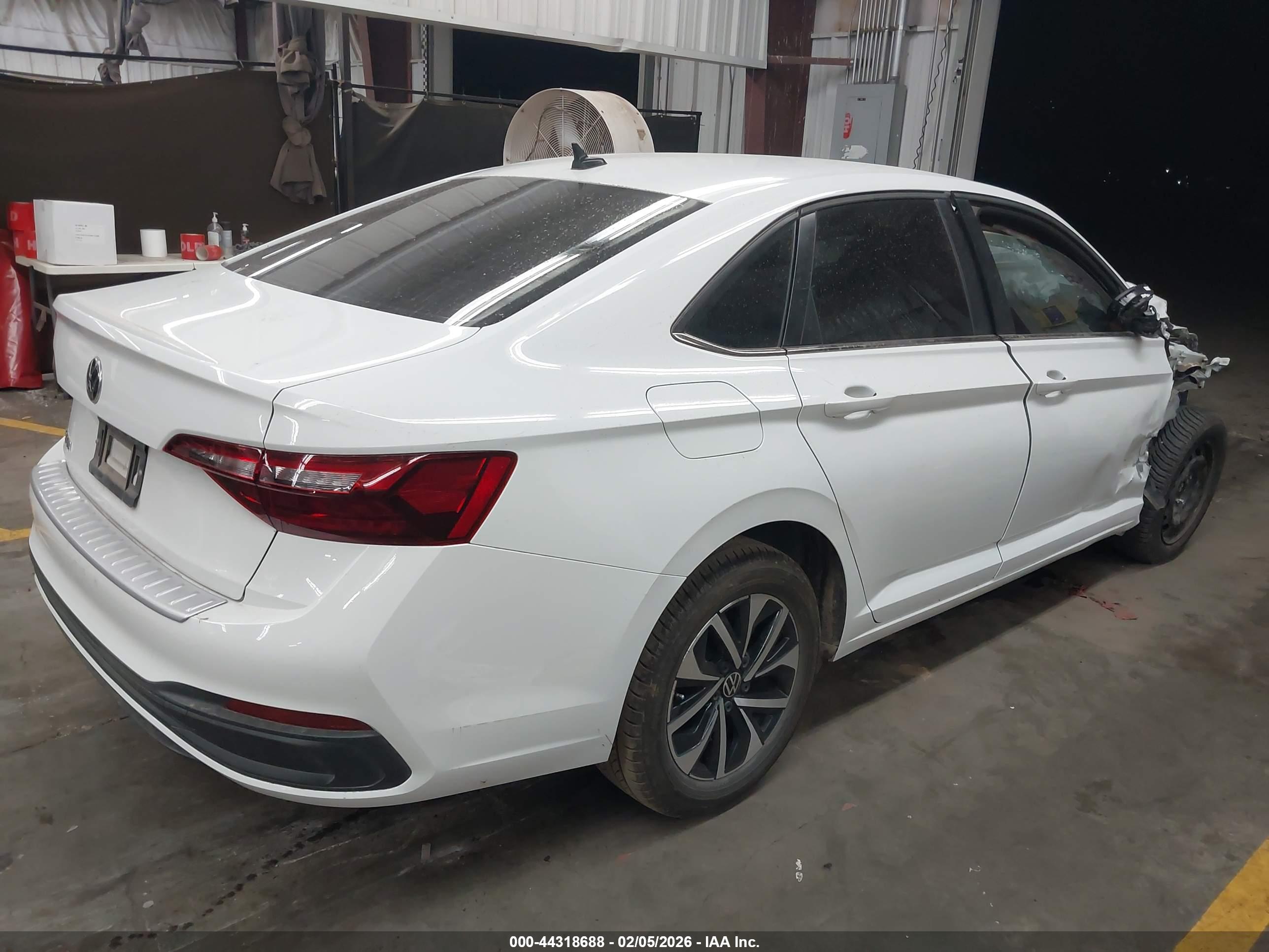VOLKSWAGEN JETTA image 4