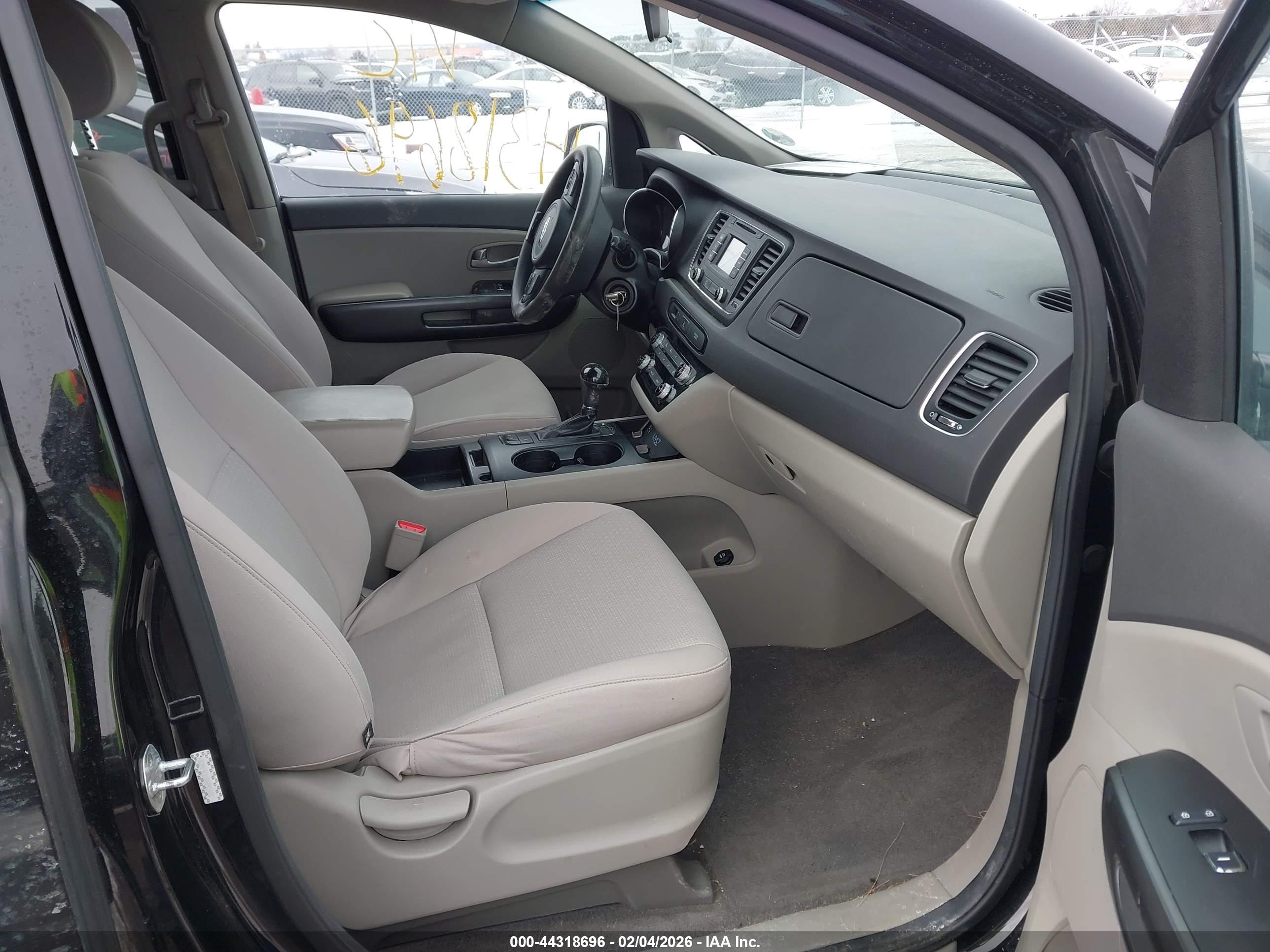 KIA SEDONA image 5