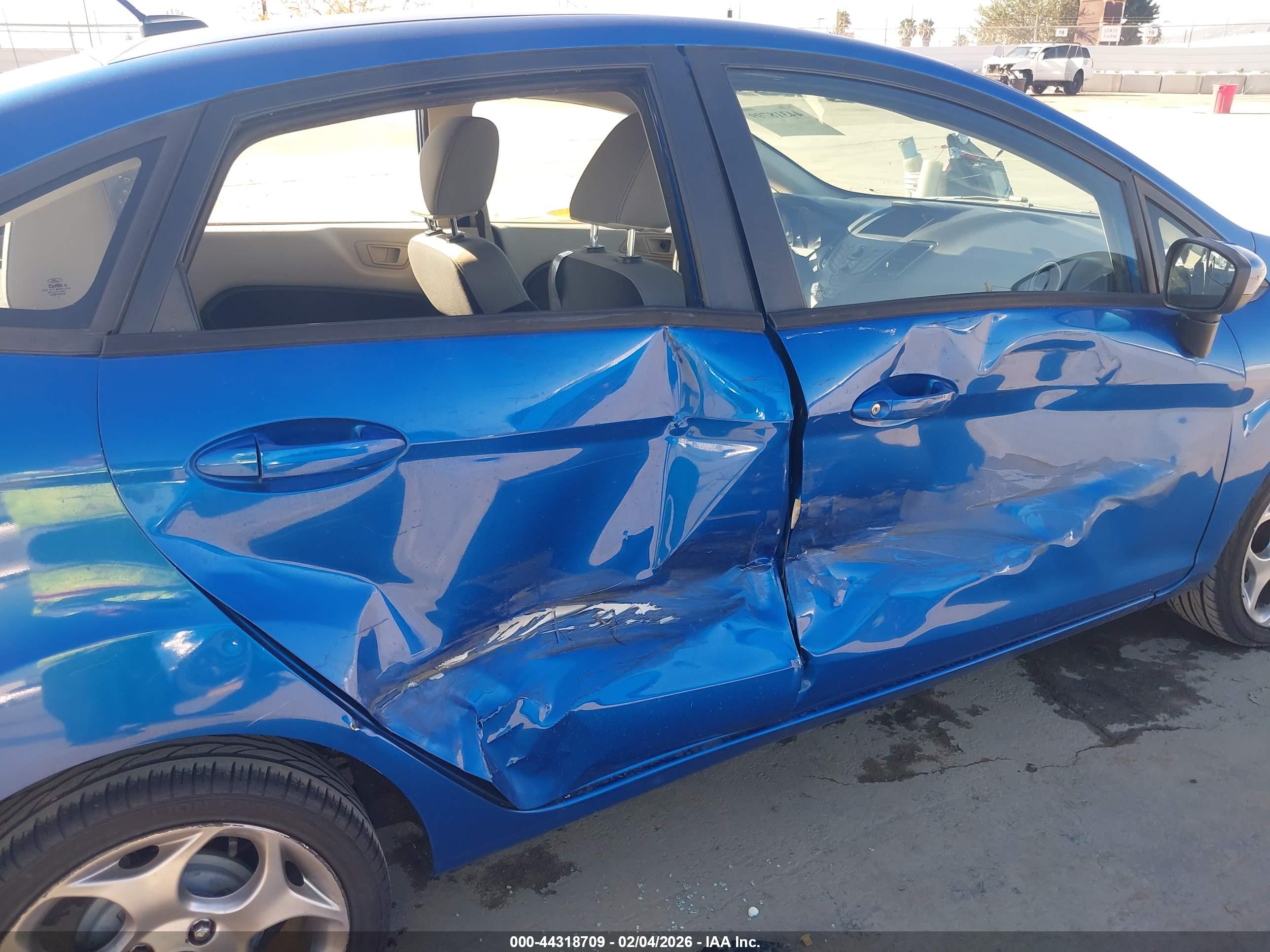 FORD FIESTA image 6