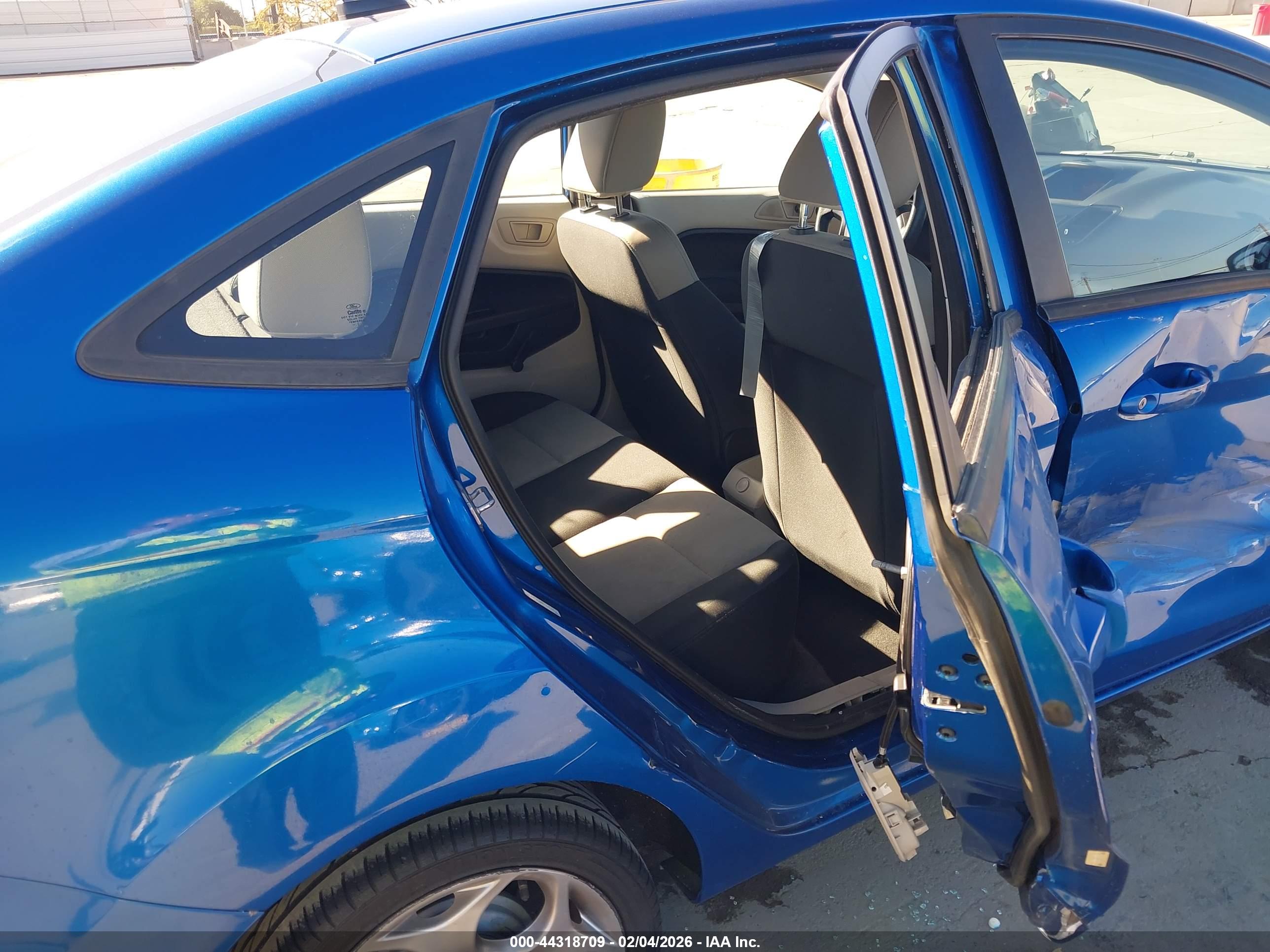 FORD FIESTA image 8