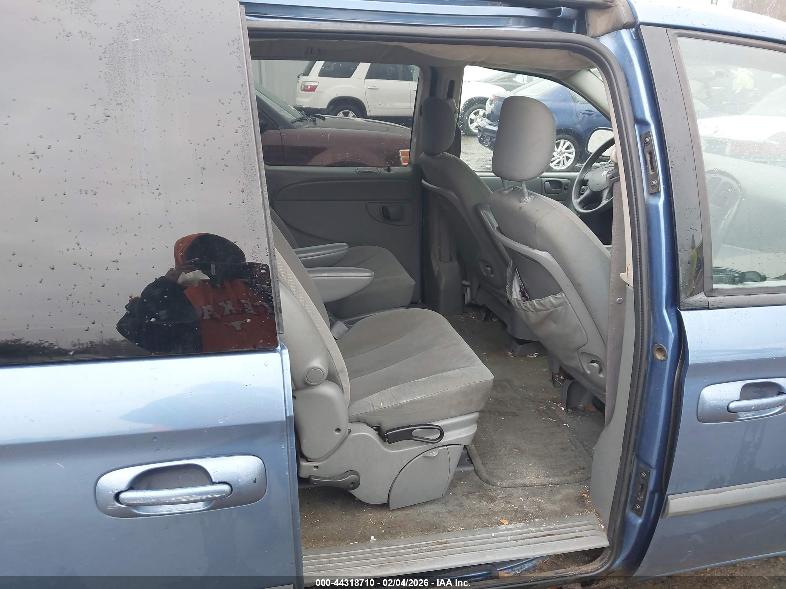DODGE CARAVAN image 8