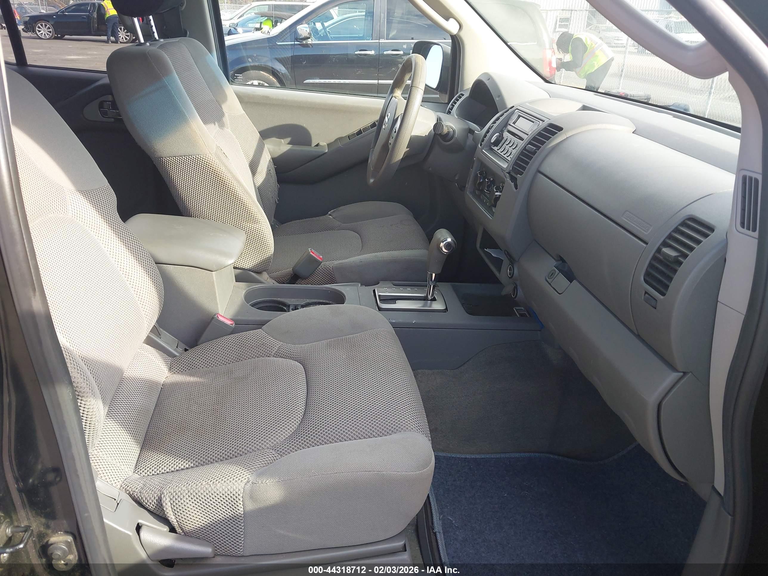 NISSAN FRONTIER image 5