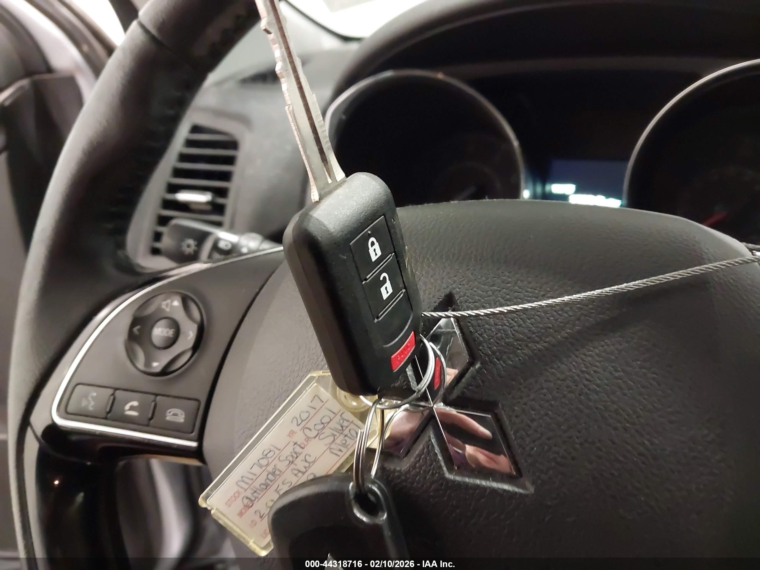 MITSUBISHI OUTLANDER image 11