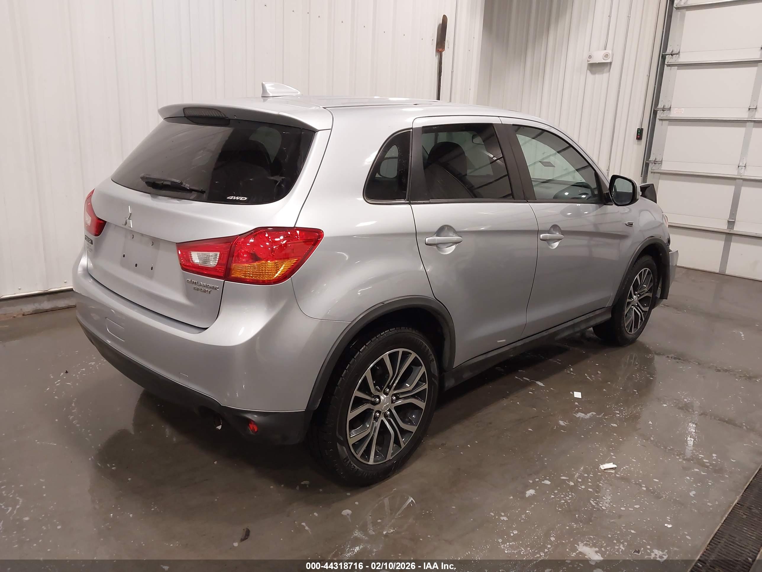 MITSUBISHI OUTLANDER image 4
