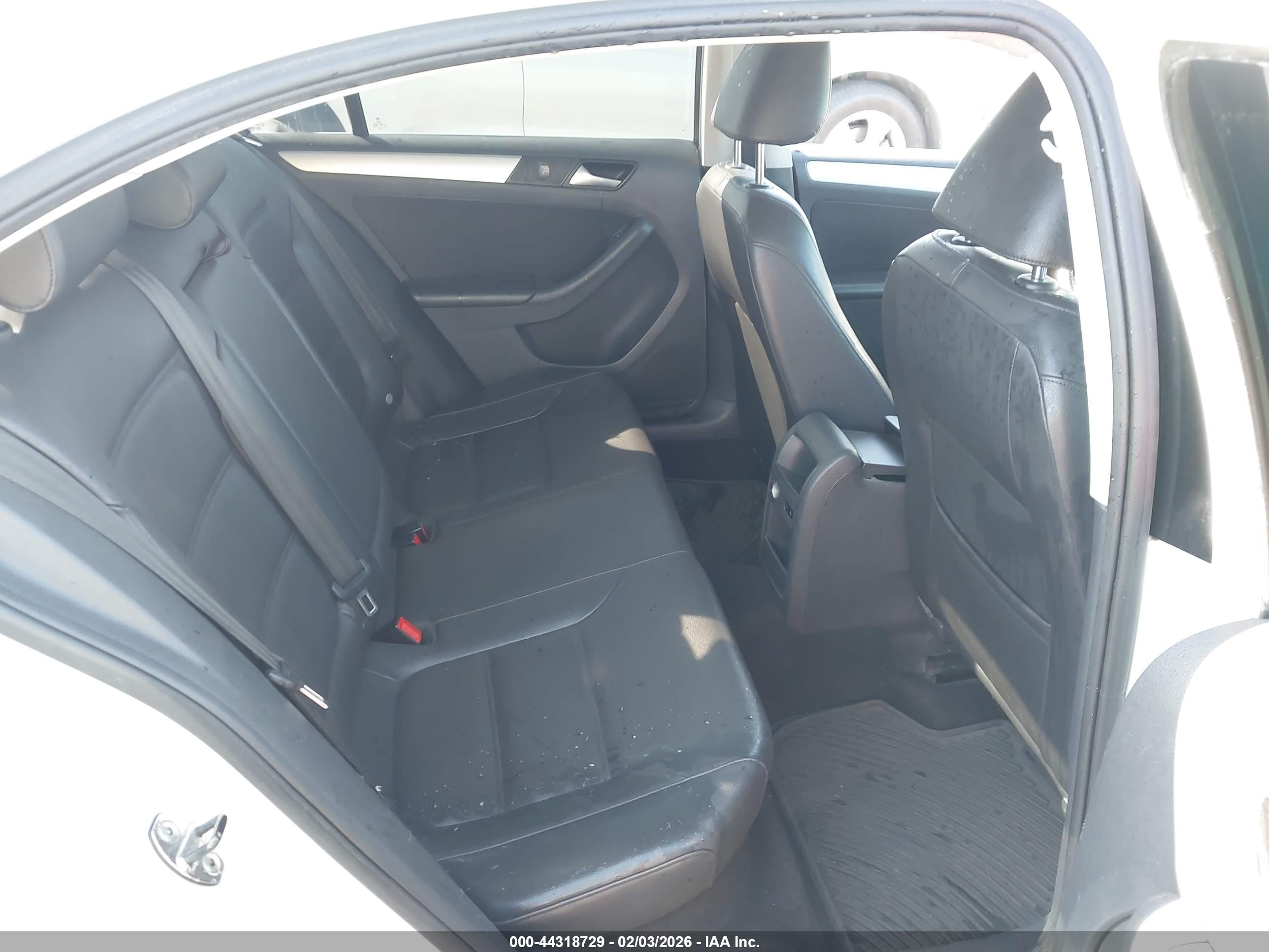 VOLKSWAGEN JETTA image 8