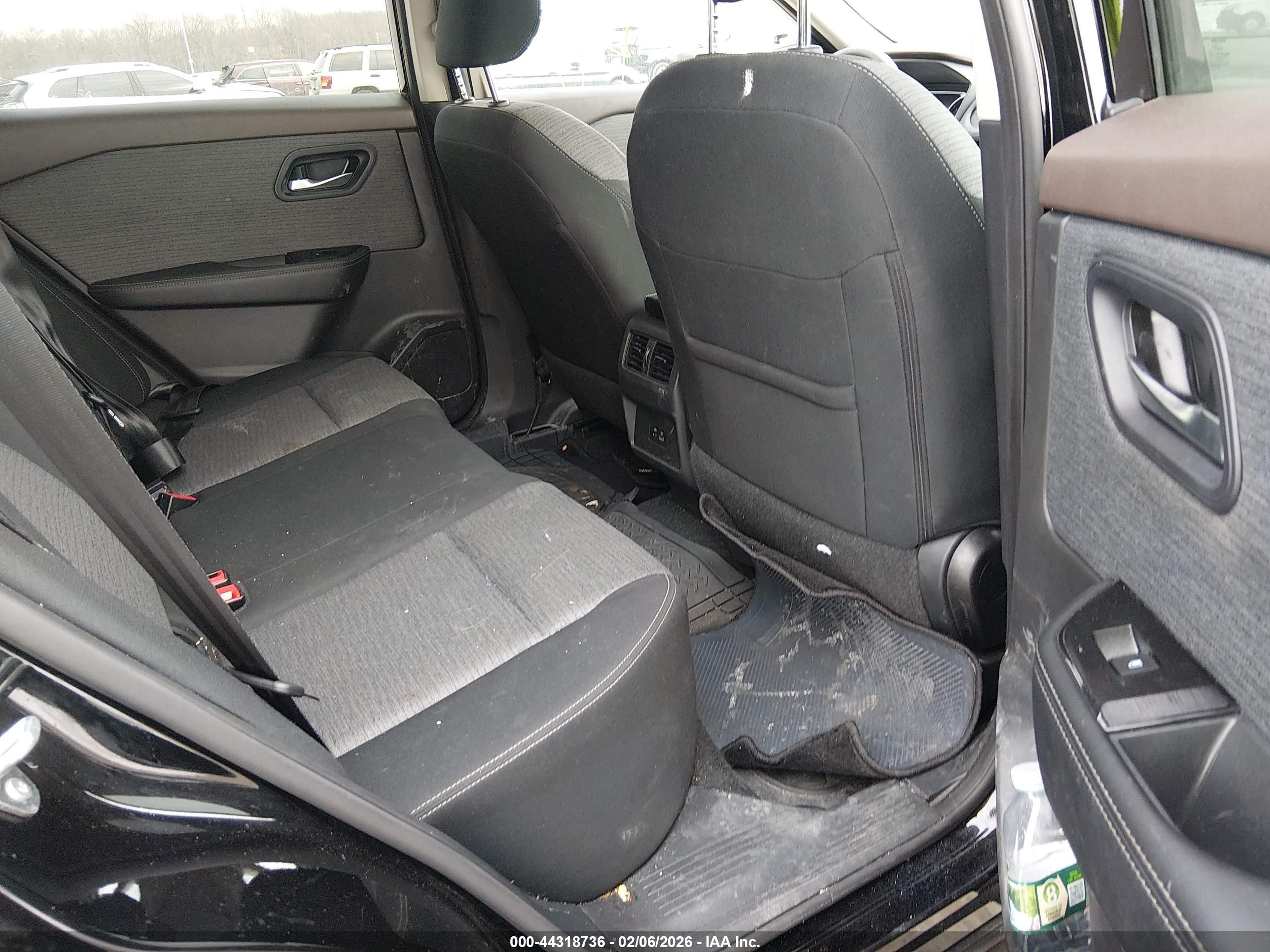NISSAN ROGUE image 8